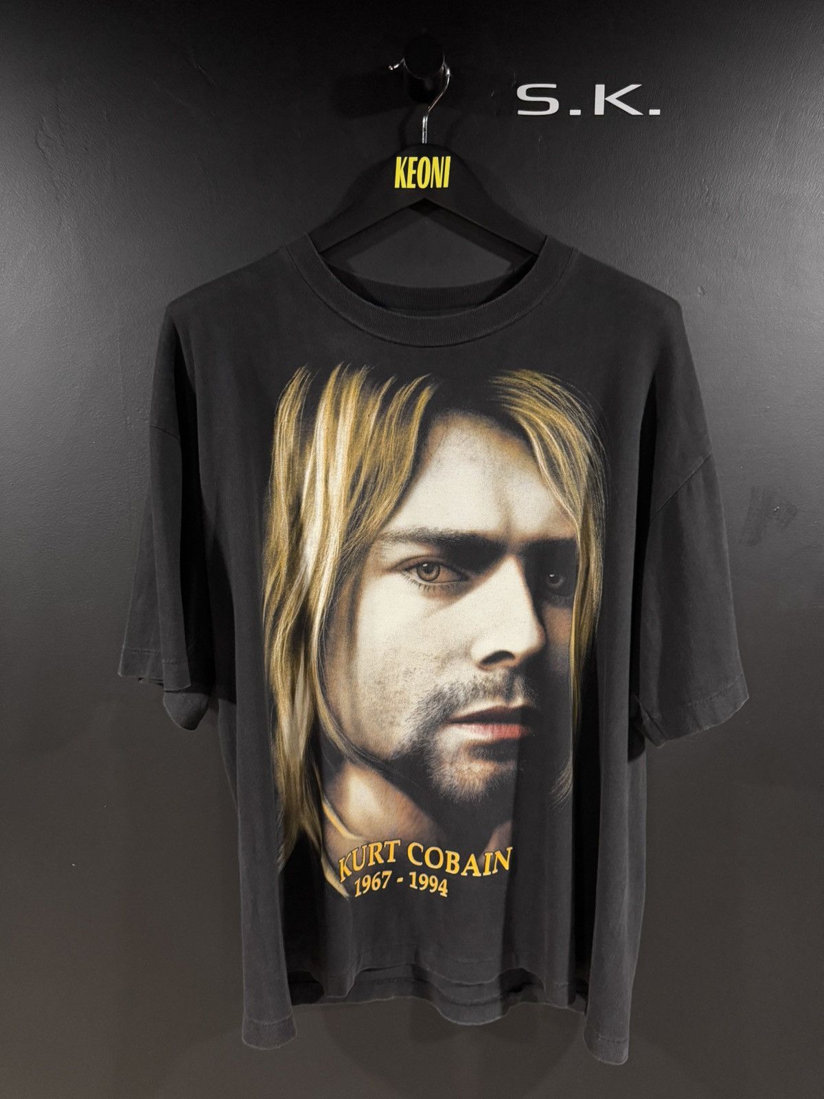 Band Tees 1990s Vintage Nirvana Kurt Cobain Single Stitch Band Tee XL Size US XL / EU 56 / 4 - 1 Thumbnail