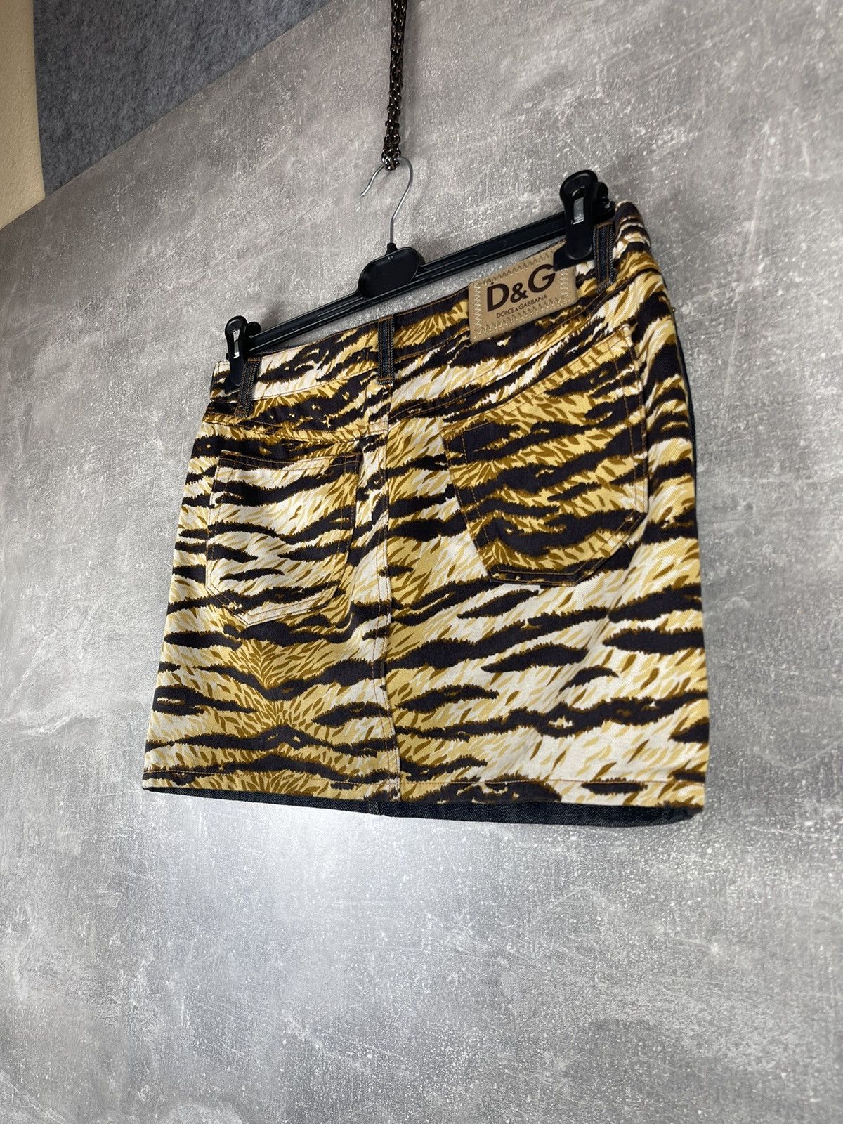 Dolce & Gabbana Vintage Dolce Gabbana Tiger Print Denim Mini Skirt Size 30" / US 8 / IT 44 - 2 Thumbnail