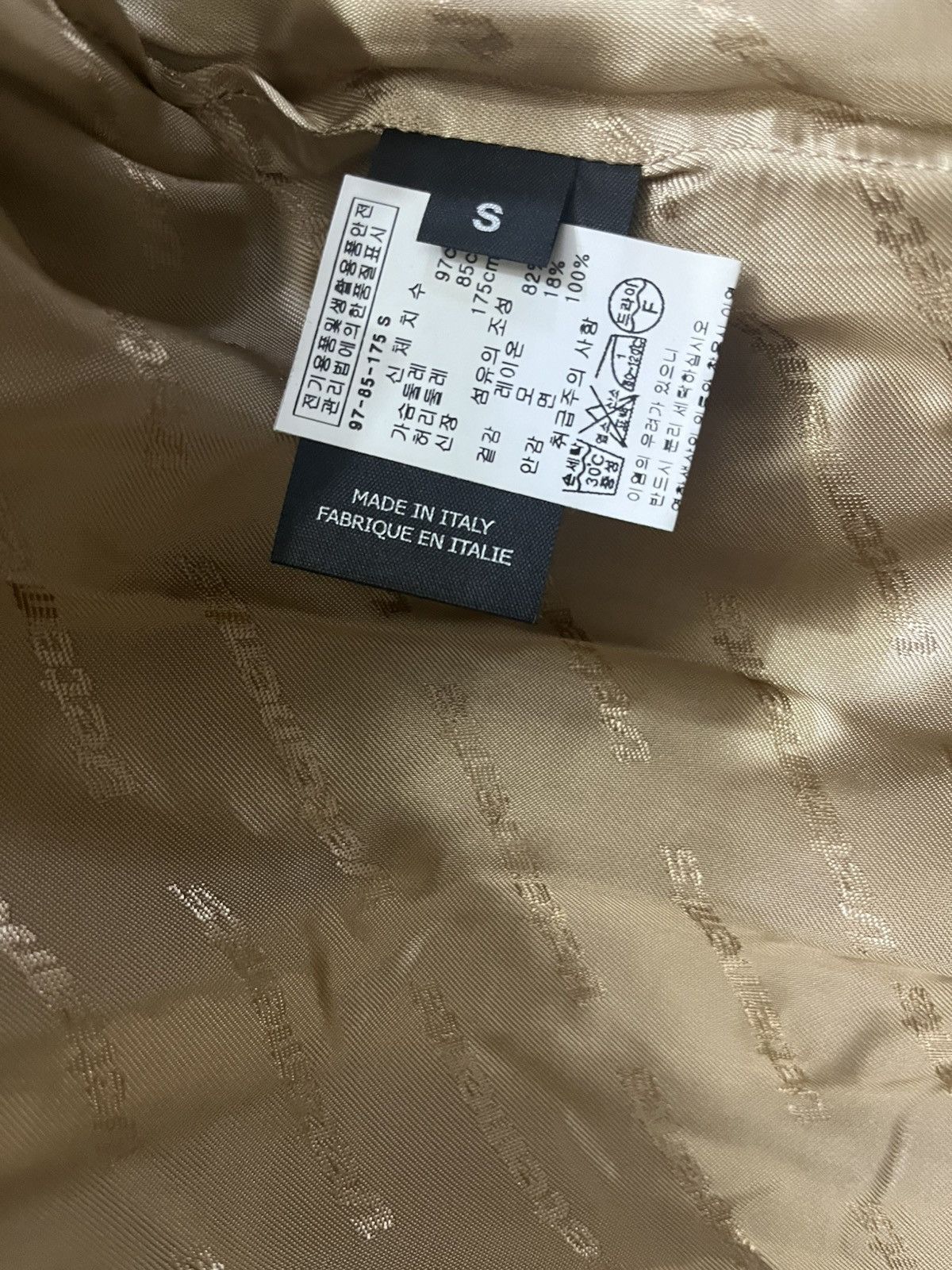 Vetements S Vetements back logo Tape logo oversized trench coat Size US S / EU 44-46 / 1 - 11 Thumbnail