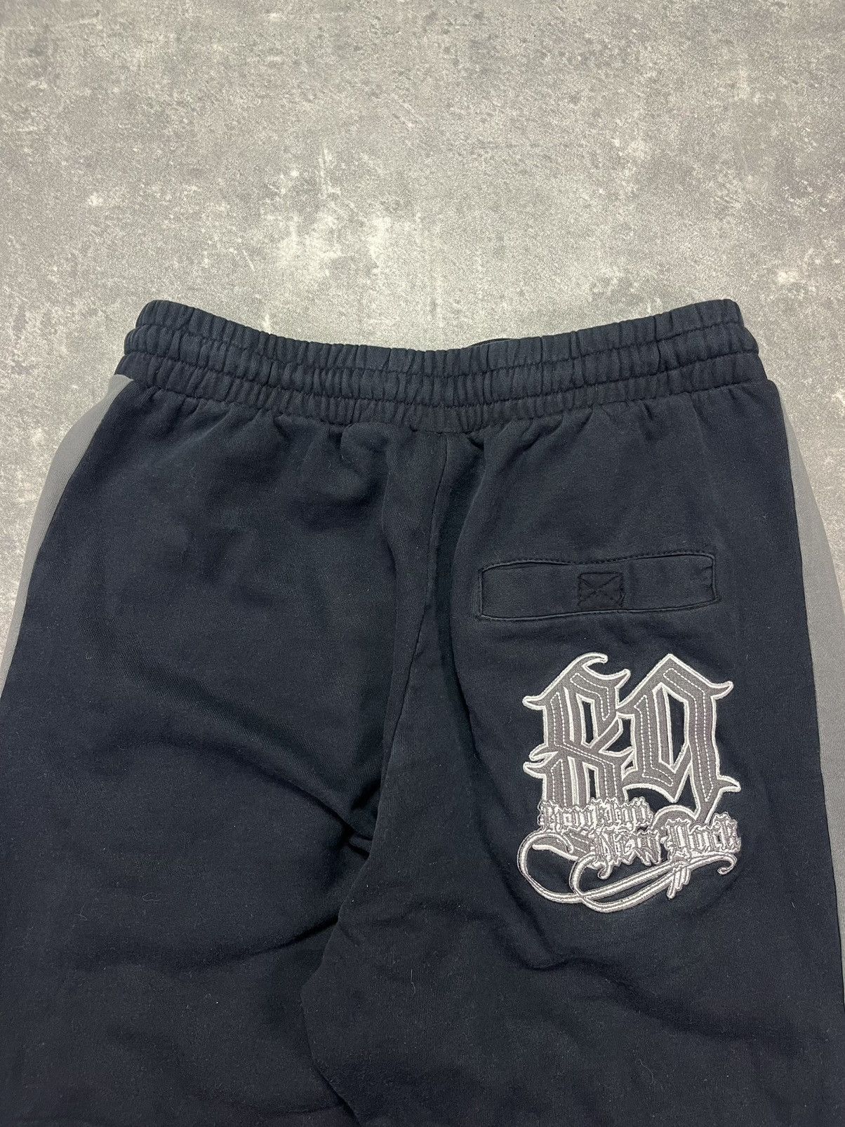 Karl Kani Karl Kani Vintage Embroidered Printed Baggy Sweatpants L Size US 34 / EU 50 - 12 Thumbnail