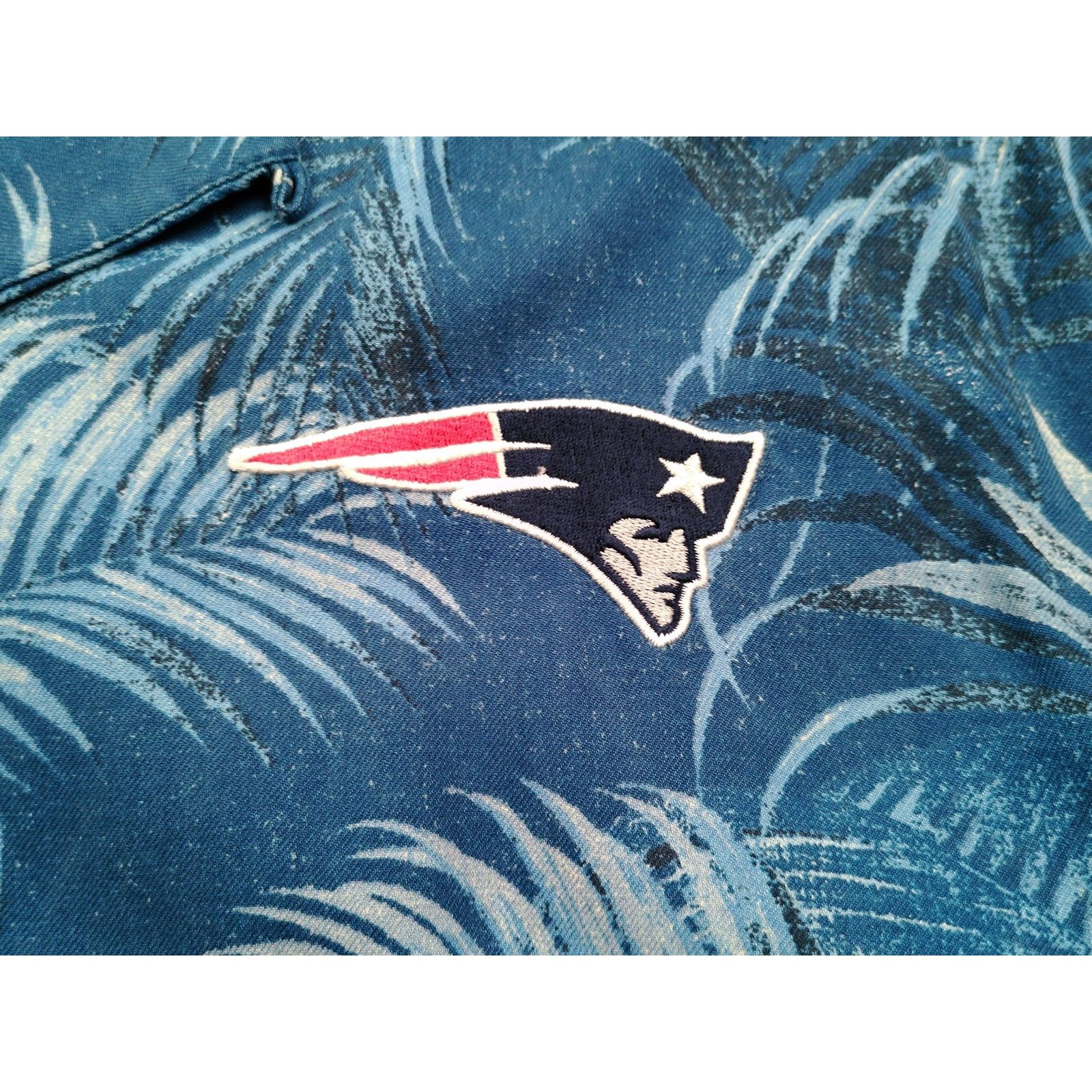 Tommy Bahama Tommy Bahama Football NE Patriots Hawaiian Silk Shirt Size US M / EU 48-50 / 2 - 6 Thumbnail