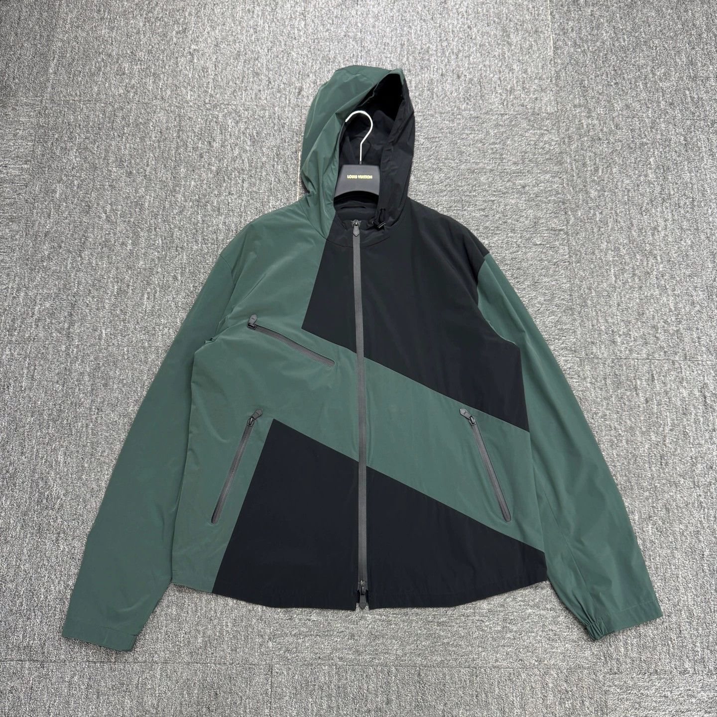 Hermes Hermes color blocked nylon jacket 46 Size US S / EU 44-46 / 1 - 1 Thumbnail