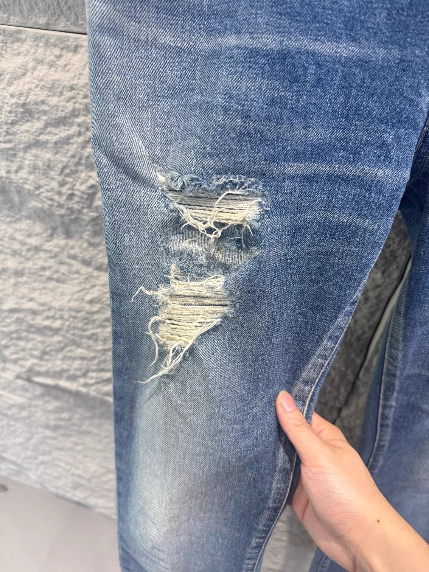 Saint Laurent Paris Saint Laurent Men's Elastic Waist Ripped Slim Jeans 29 Size US 29 - 2 Thumbnail