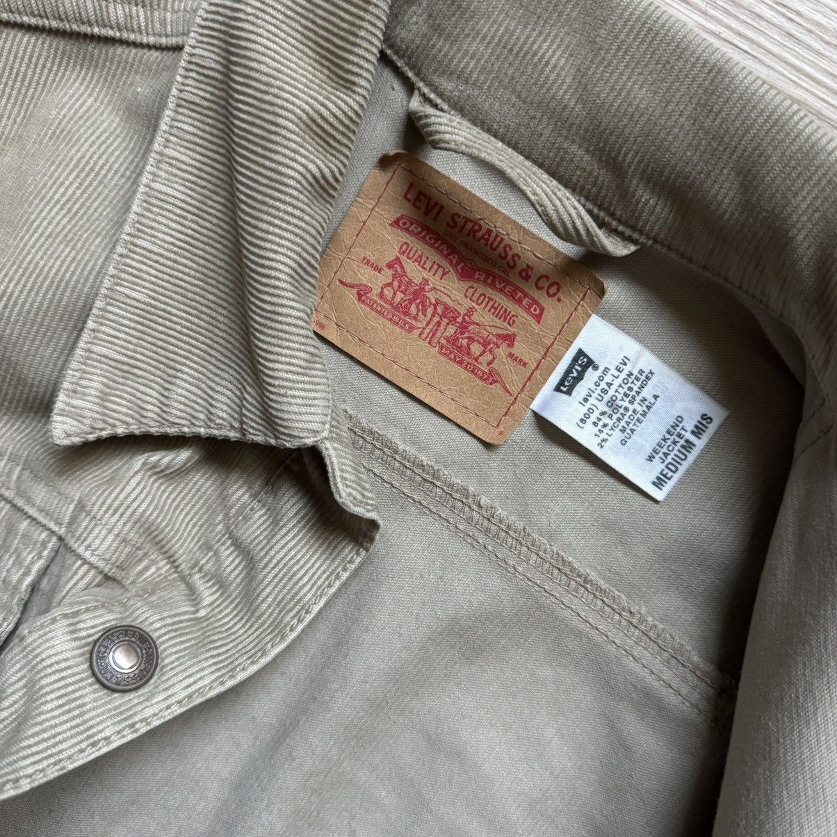 Vintage Levi’s Corduroy Trucker Jacket Size US M / EU 48-50 / 2 - 4 Thumbnail