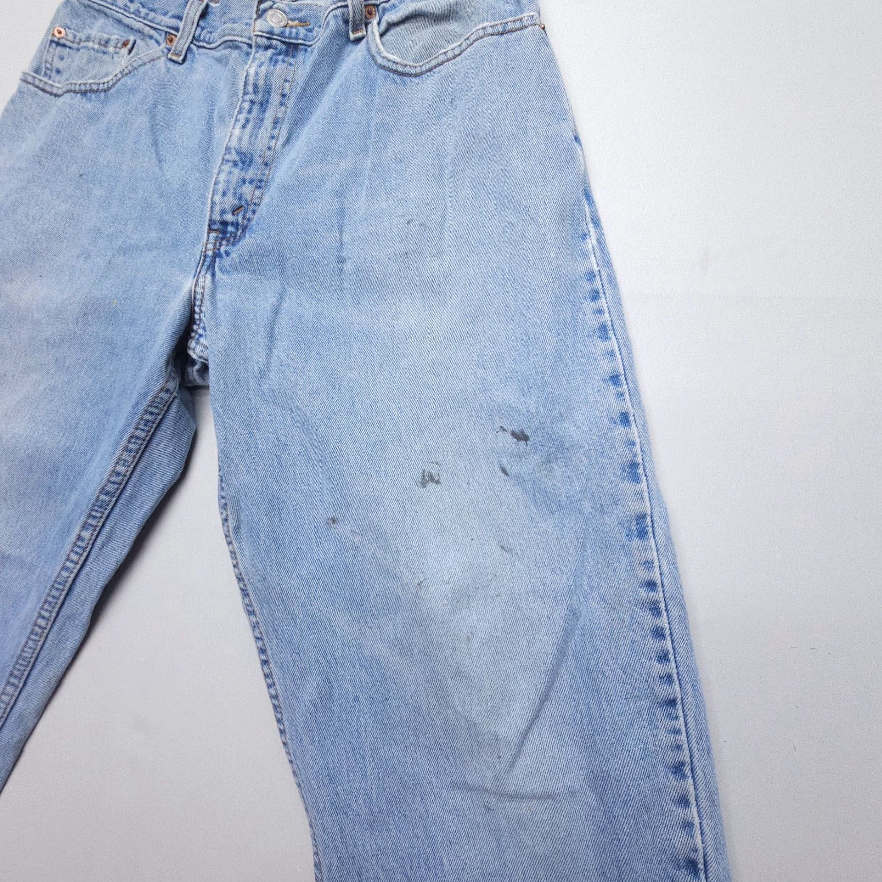 Levi's VINTAGE Levi's 560 Jeans Mens 34 x 30 Blue Denim Relaxed Fit 90s American Baggy Tapered Style Comfort Pockets Zip Closure Men's Jeans Size US 34 / EU 50 - 6 Thumbnail