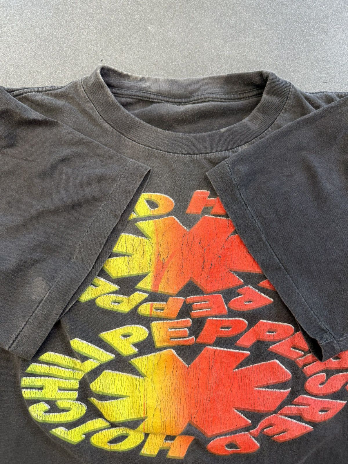 Other ‘90s Vintage Red Hot Chilli Peppers Faded Logo Tee Size US L / EU 52-54 / 3 - 3 Thumbnail