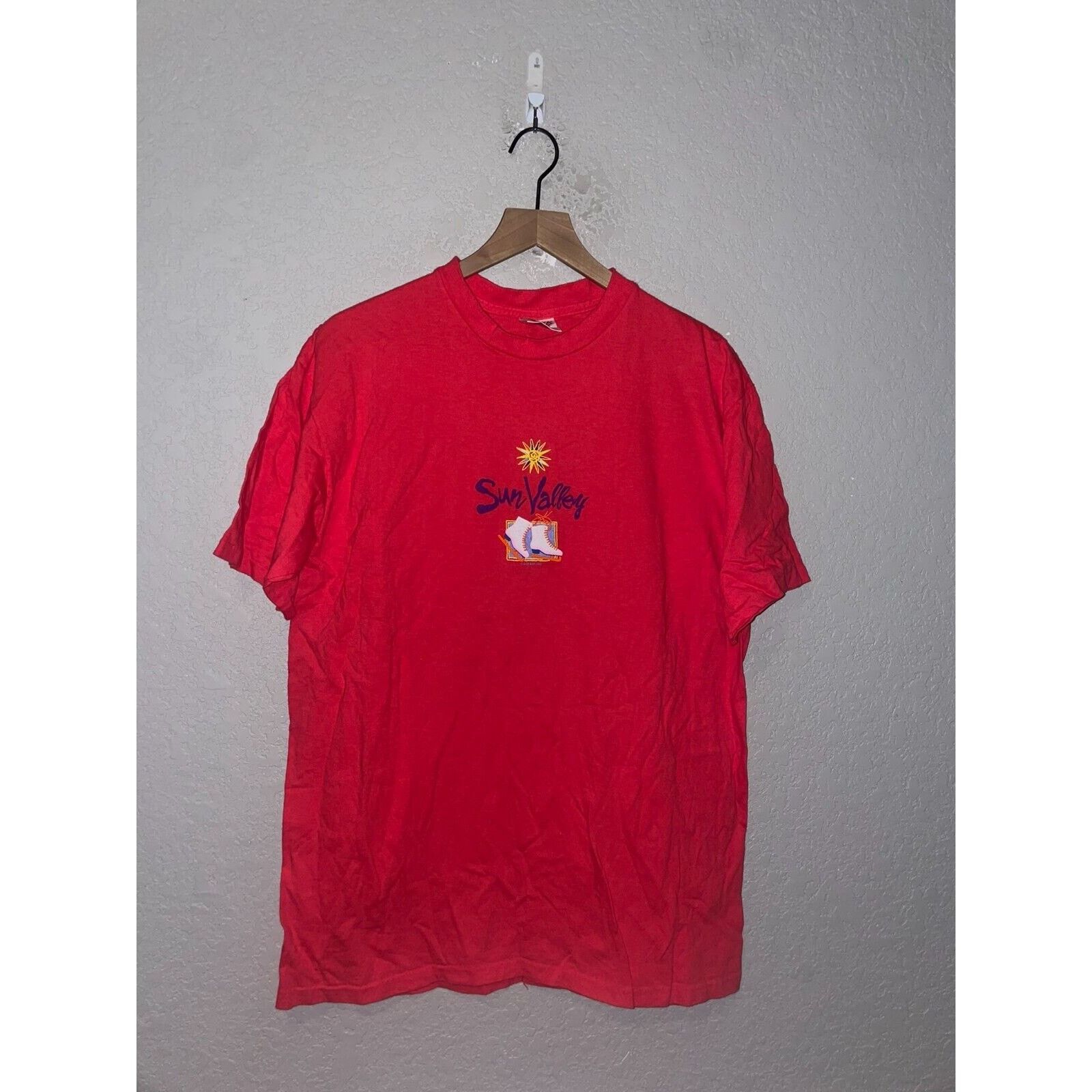 Vintage Vintage Ice Skate Shirt Sun Valley Red Tee VTG 1990s 90s L Size US L / EU 52-54 / 3 - 1 Thumbnail