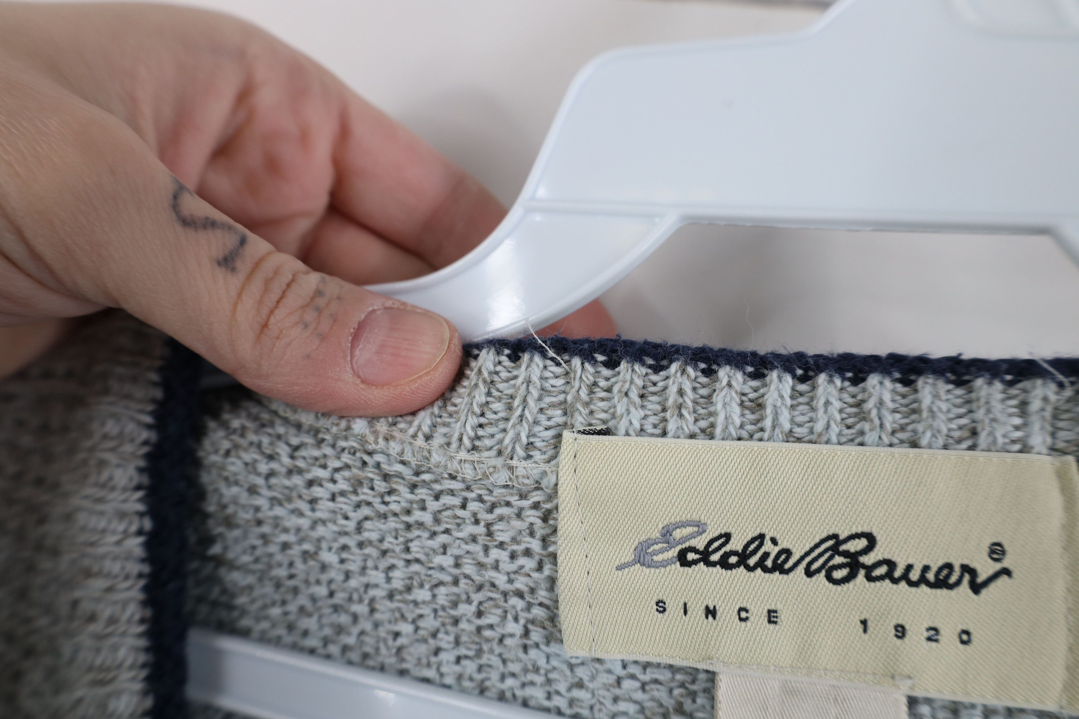 Eddie Bauer Vintage 90s Eddie Bauer Knit V-Neck Sweater Vest Gray USA Size US L / EU 52-54 / 3 - 5 Thumbnail