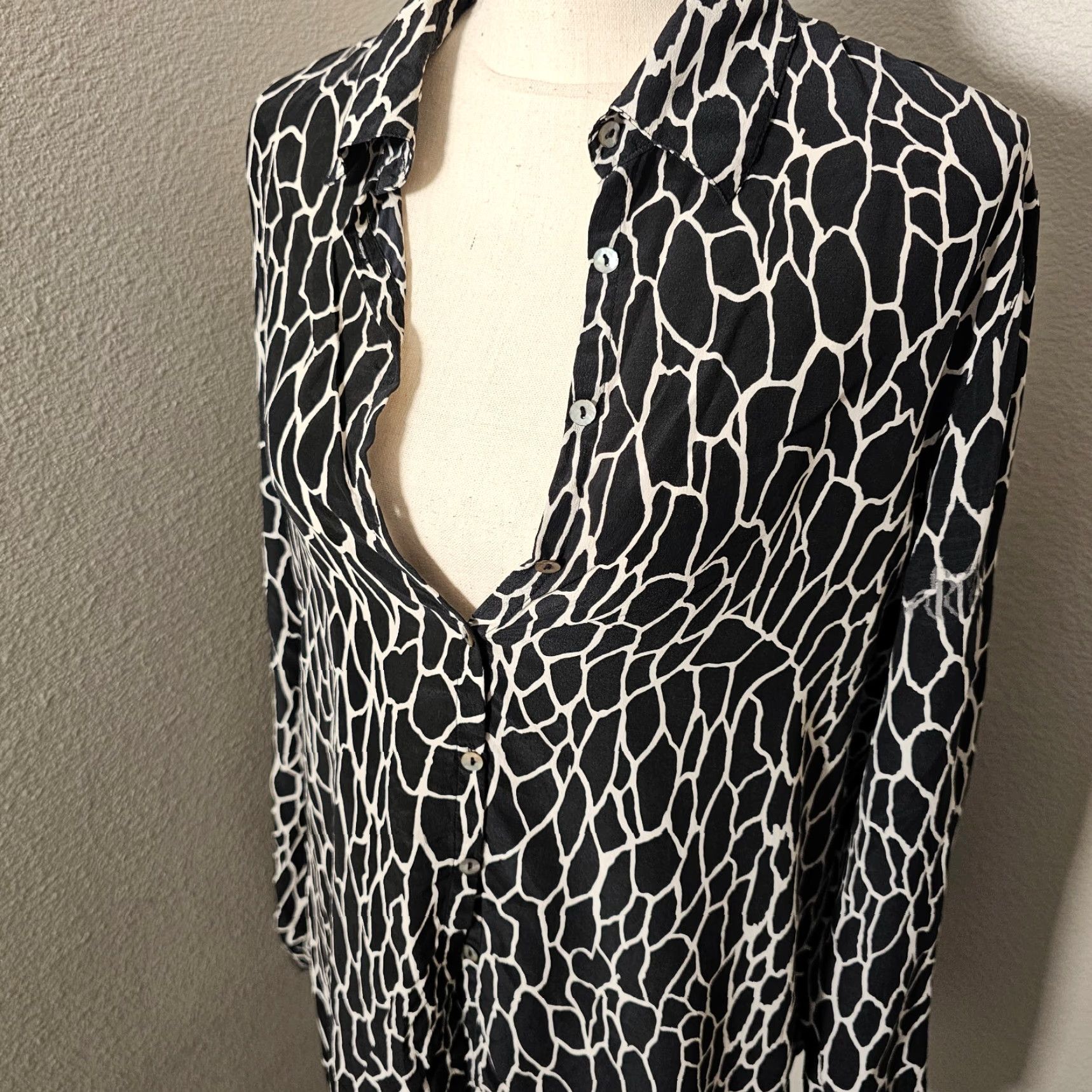 Vintage VINTAGE Allison Taylor Shirt Blouse Women's M Black & White Silk Geometric Print Geometric Blouse 90s Womens Size M / US 6-8 / IT 42-44 - 7 Thumbnail
