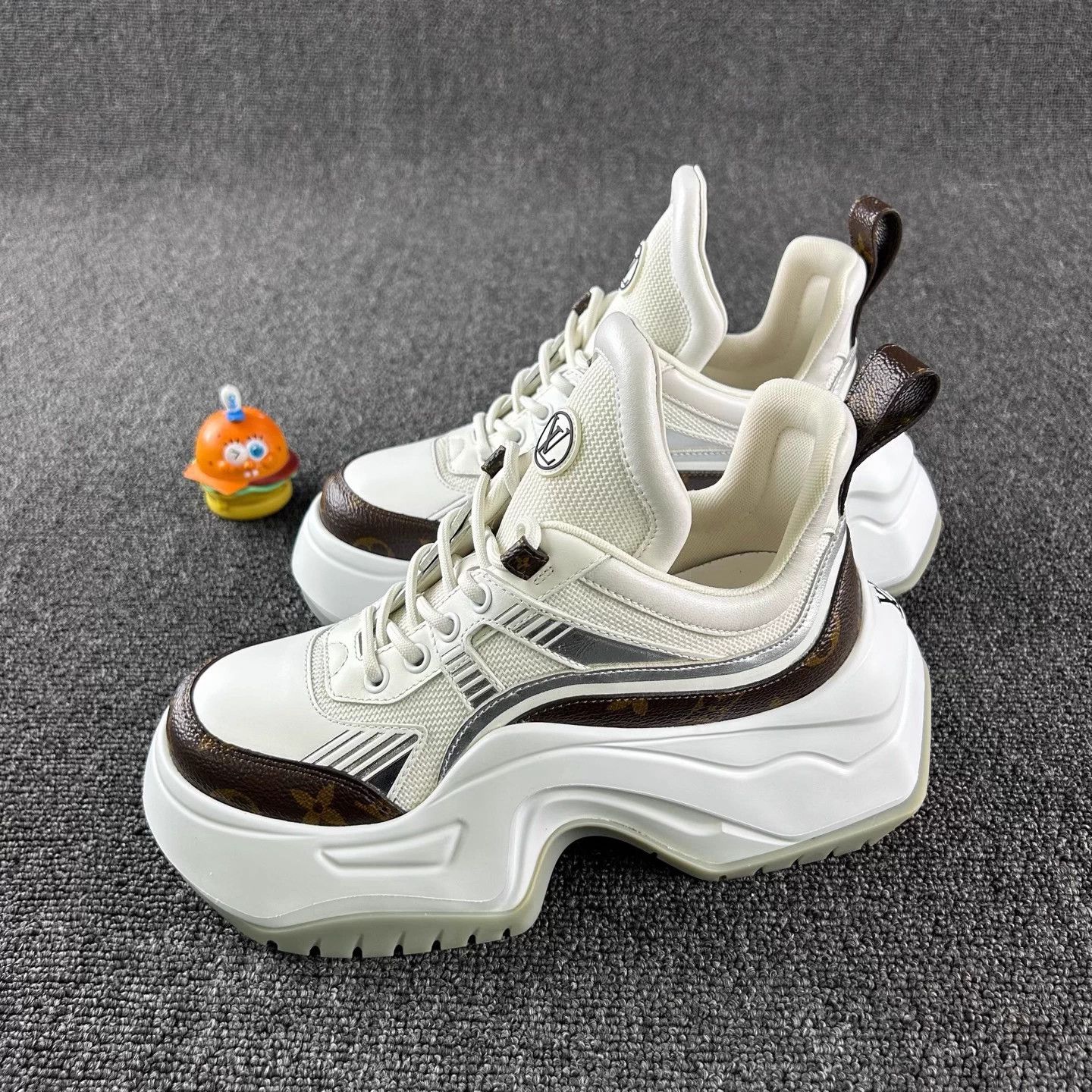Louis Vuitton LV Archlight 2.0 White 36 Women's Sneakers Size US 5 / IT 35 - 1 Thumbnail