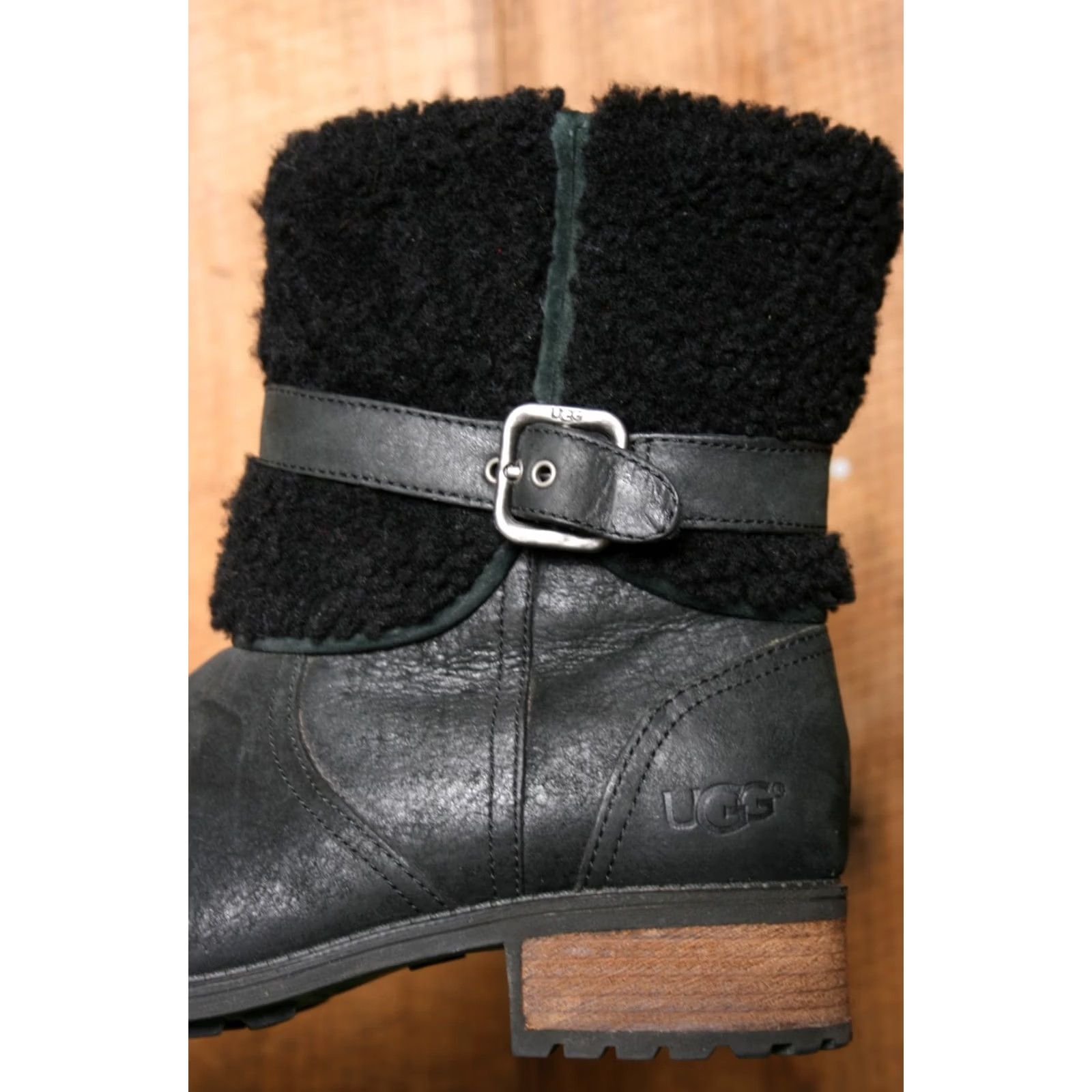 Ugg VINTAGE UGG Blayre II Black Leather Sheepskin Shearling Cuff Lined Ankle Boots Sz. 7 Boots Womens Black 7 UGG Blayre II Size US 6 / IT 36 - 7 Thumbnail