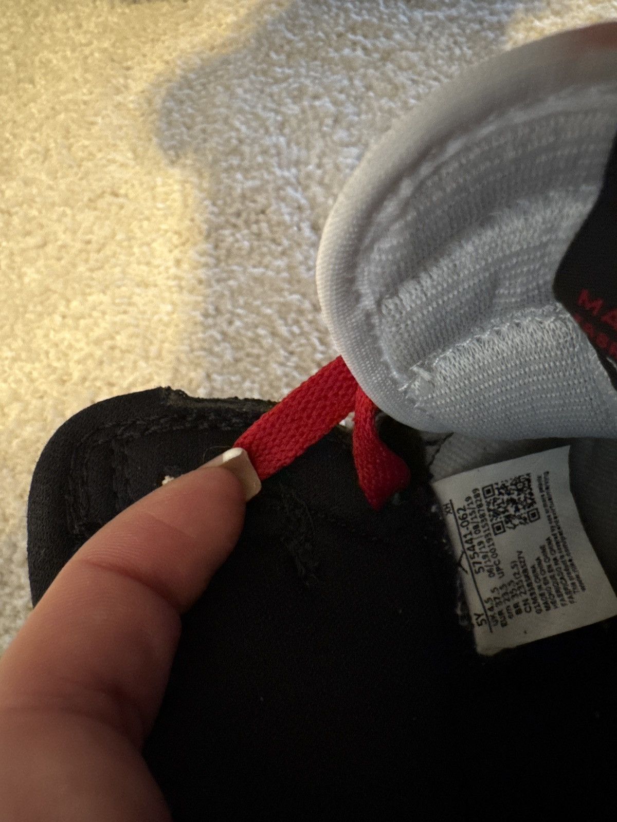 Nike Jordan 1 Retro High Bloodline Size US 5 / EU 37 - 6 Thumbnail