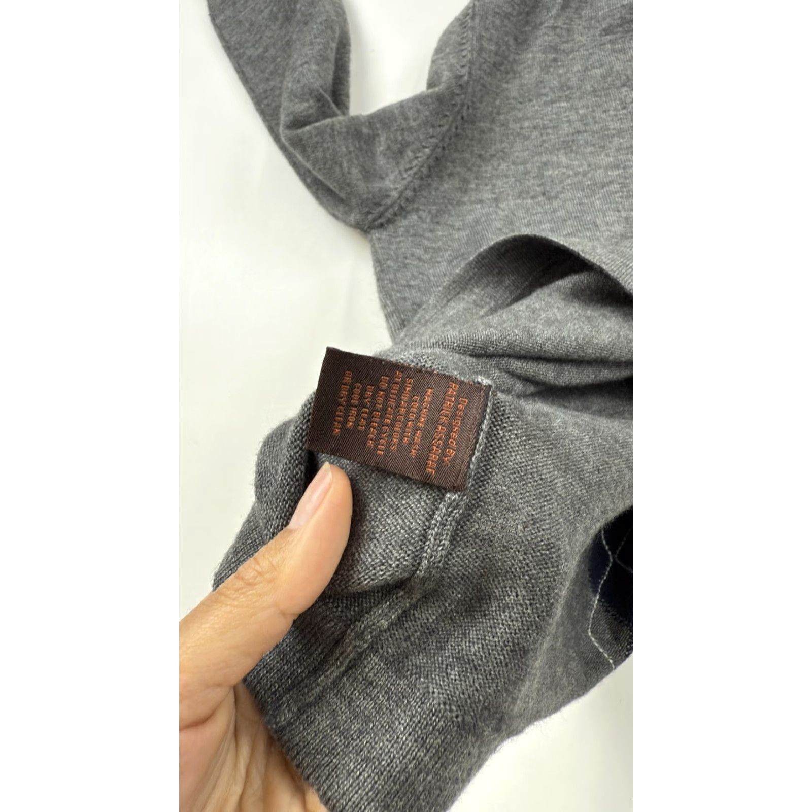 Vintage Toscano Sweater Mens Large Gray Blue Argyle Merino Wool Blend Pullover Knit V-Neck Lightweight All Seasons MENS Size US L / EU 52-54 / 3 - 8 Thumbnail