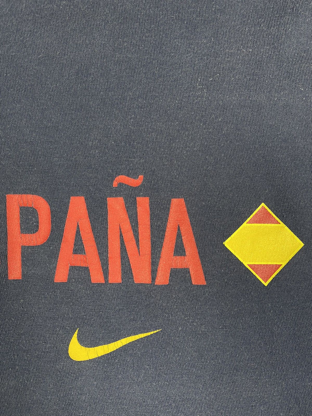 Nike × Vintage Vintage Nike Spain Center Logo Tee Size US M / EU 48-50 / 2 - 7 Thumbnail