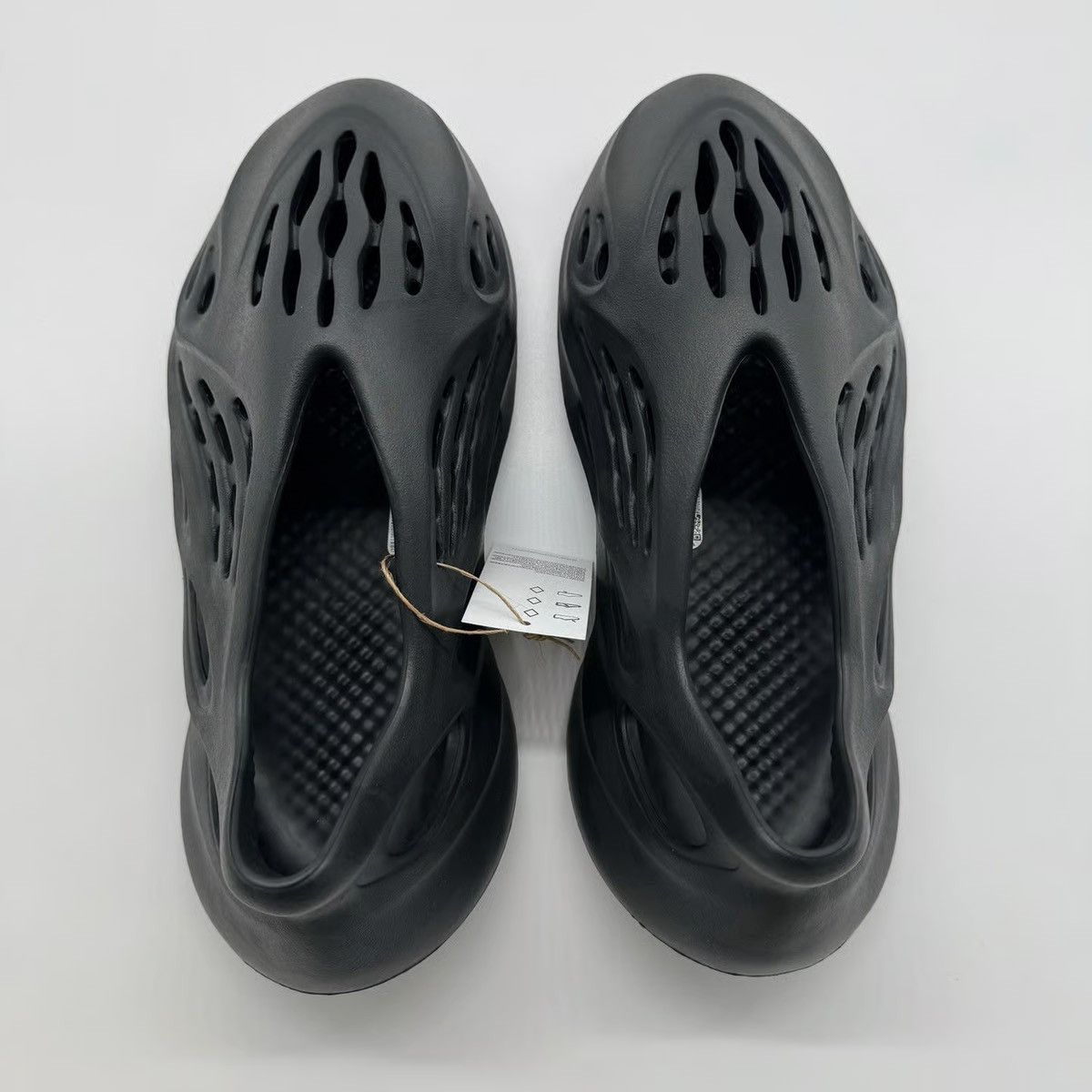 Adidas Adidas Yeezy Foam RNR Onyx (2022/2024) Size US 10 / EU 43 - 5 Thumbnail