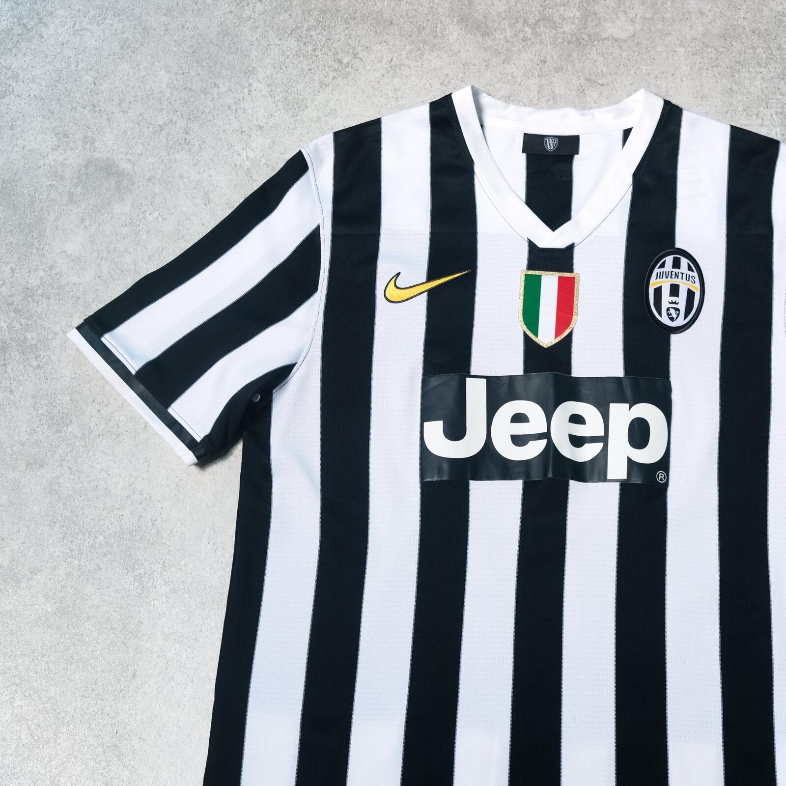 Nike 2013/14 Juventus Home Shirt Nike Chiellini (L/XL) Size US L / EU 52-54 / 3 - 4 Thumbnail