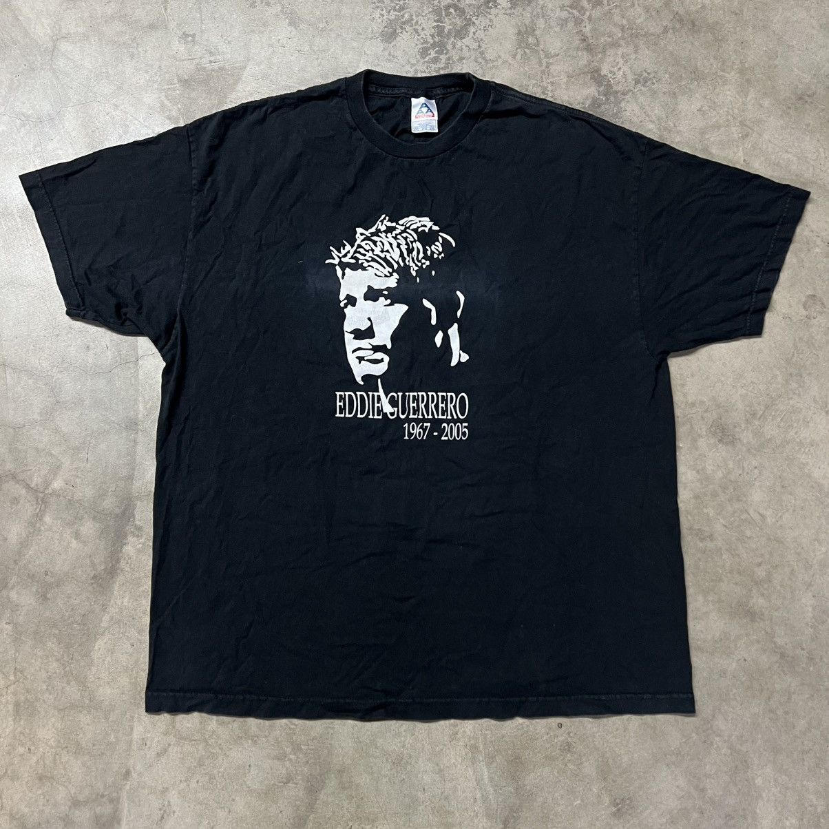 Vintage × WWE × WWF Vintage 2005 WWE Eddie Guerrero Viva LA Raza Memorial Shirt Size US XXL / EU 58 / 5 - 2 Thumbnail