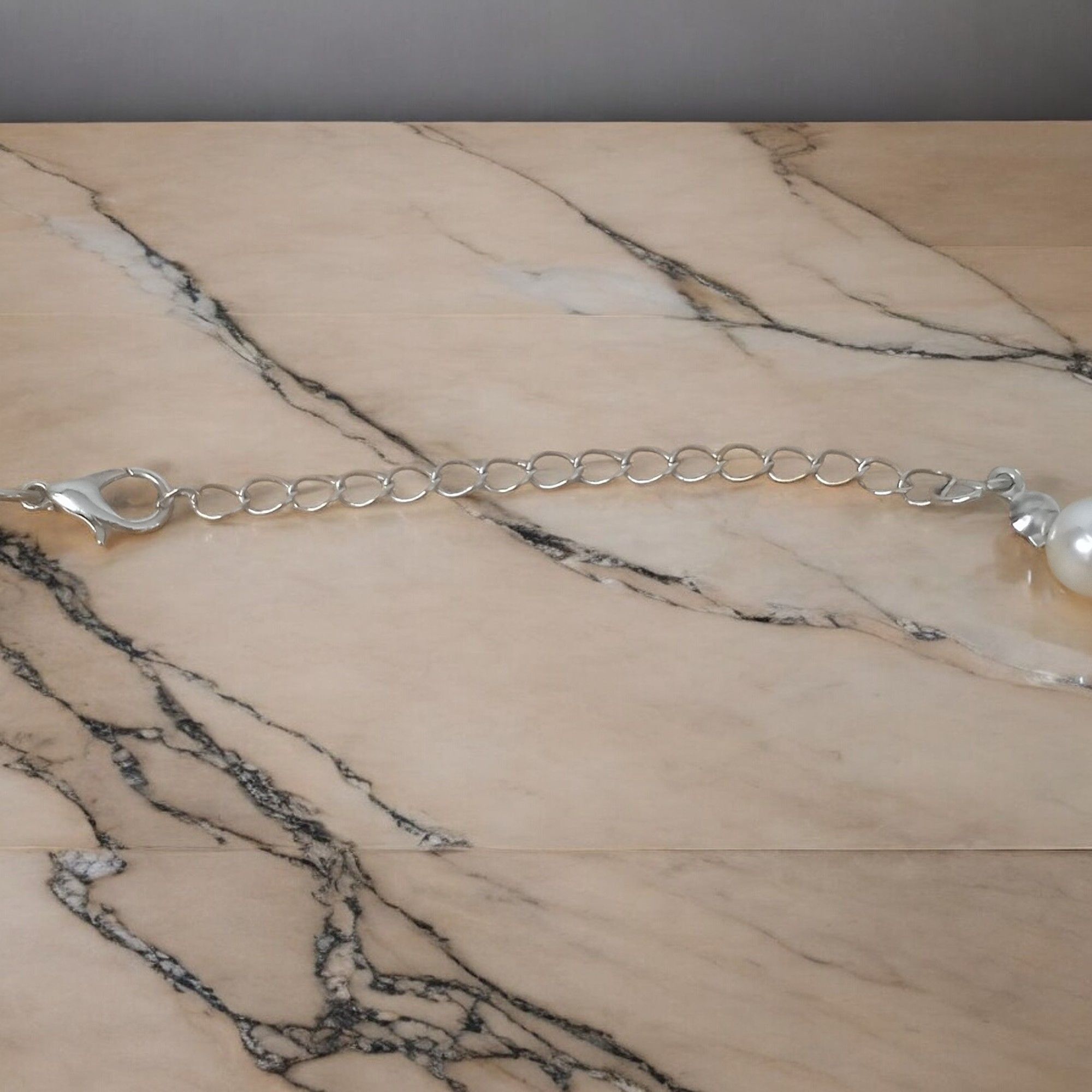 Other Ice Crystals White Faux Pearl Necklace Size ONE SIZE - 4 Thumbnail
