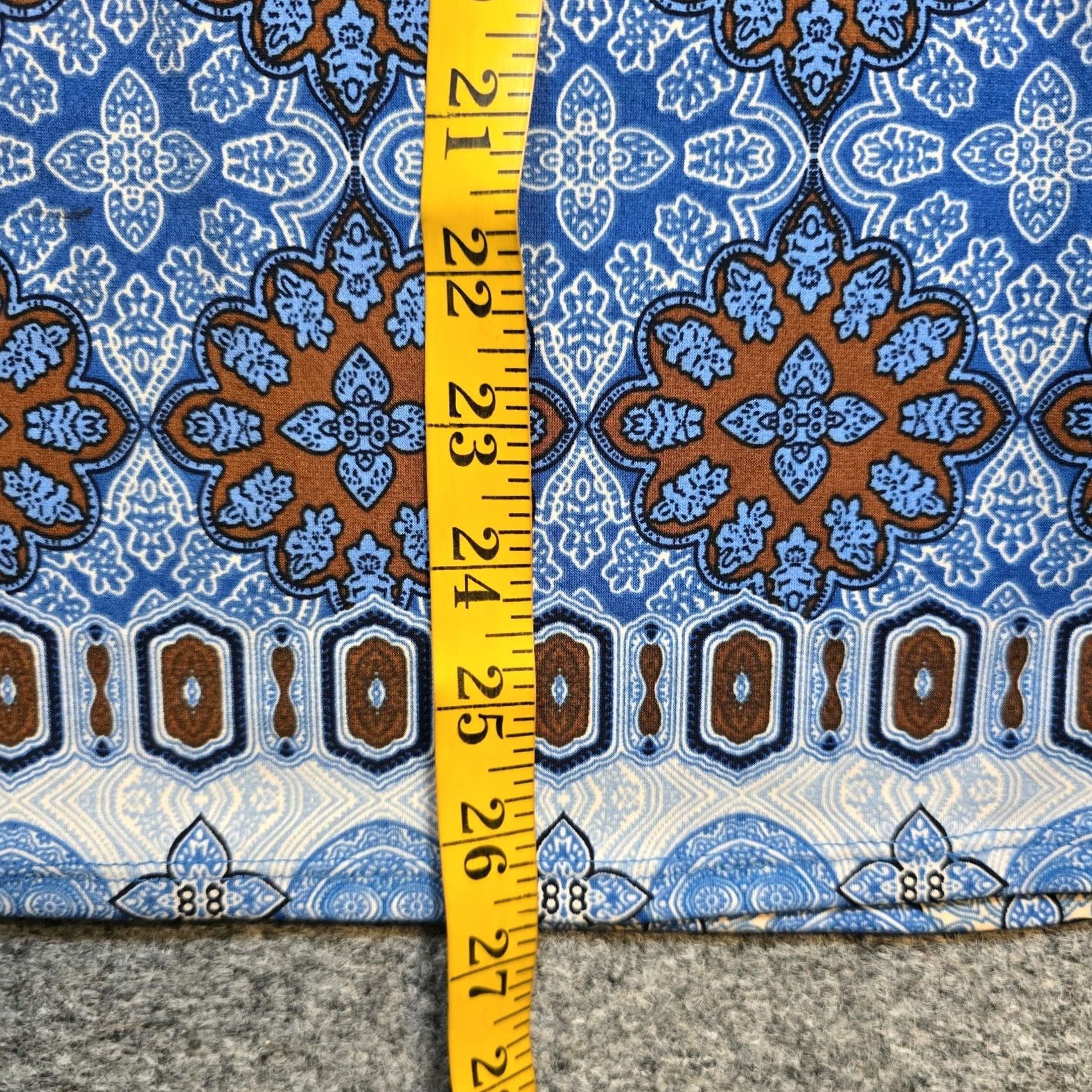 Vintage Chicos Top Womens Size XL Blue Patchwork Mosaic V Neck 3/4 Sleeve Career Casual Blouse Shirt Womens XL Blue Patchwork Mosaic V-Neck 3/4 Sleeve Glass? Size XL / US 12-14 / IT 48-50 - 6 Thumbnail