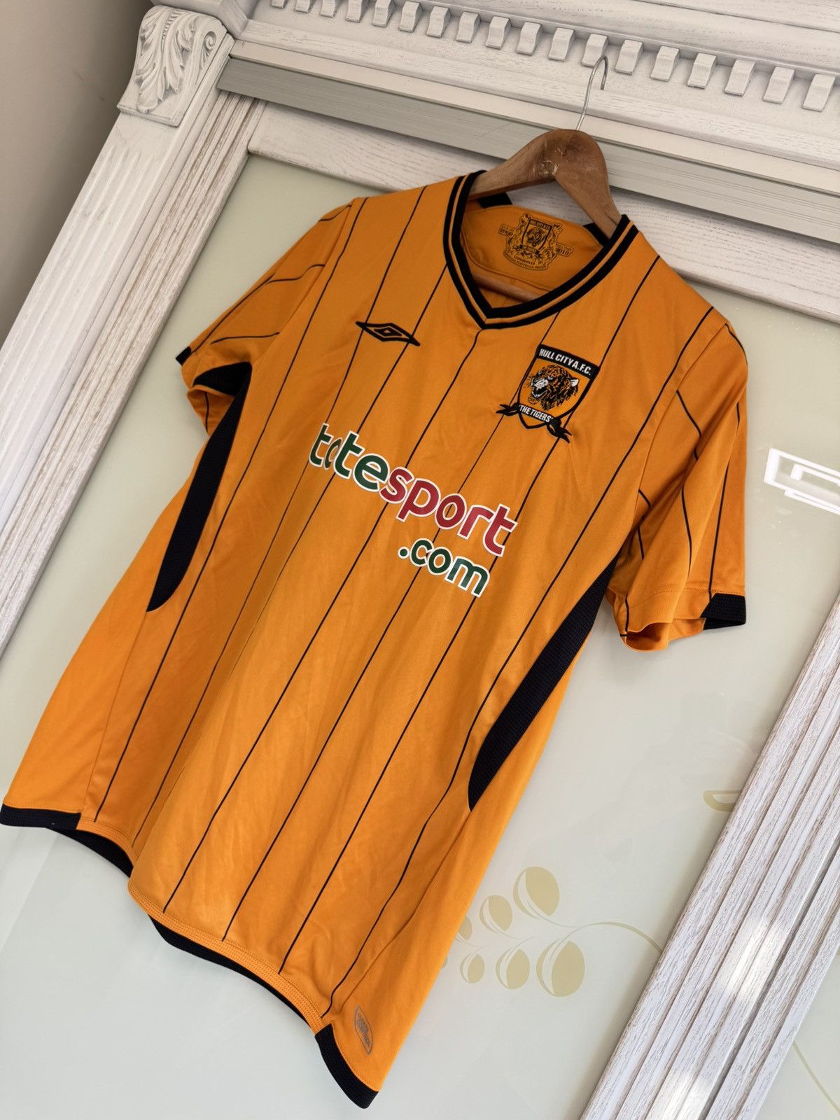 Umbro Hull City 2009-2010 Home Soccer Jersey Football Kit Shirt Size US M / EU 48-50 / 2 - 3 Thumbnail