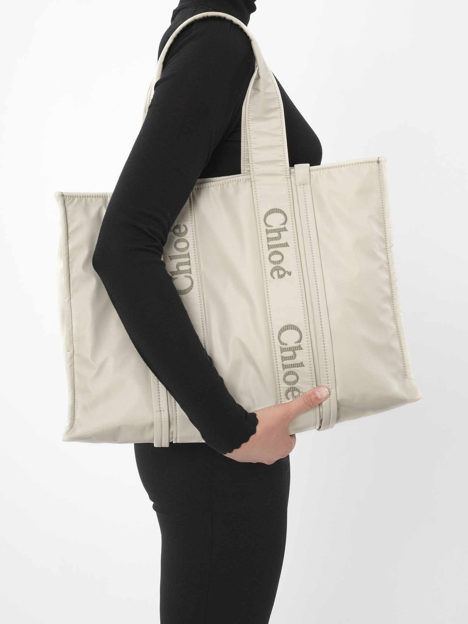 Chloe o1loc1c10425 Size: OS / Woody Large Tote Bag in Dusty Ivory Size ONE SIZE - 2 Thumbnail