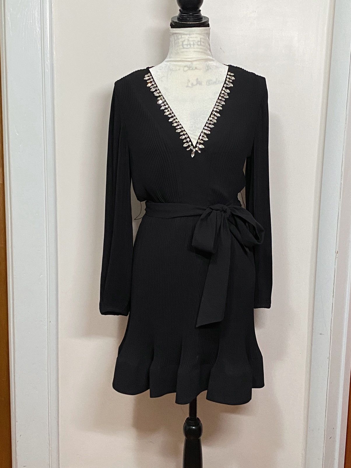 MILLY Milly Embellished Pleated V-Neck Minidress size 6 Size M / US 6-8 / IT 42-44 - 6 Thumbnail