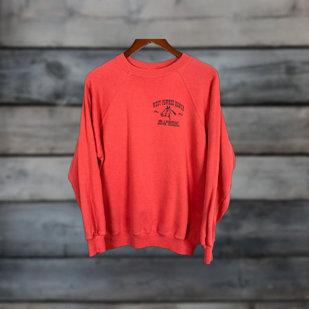 Hanes VINTAGE Hanes Sweatshirt Women West Pawnee Ranch Bed & Breakfast Raglan Long Sleeve Crew Neck Red 90s City Graphic Print Washed Red Size L / US 10 / IT 46 - 1 Thumbnail