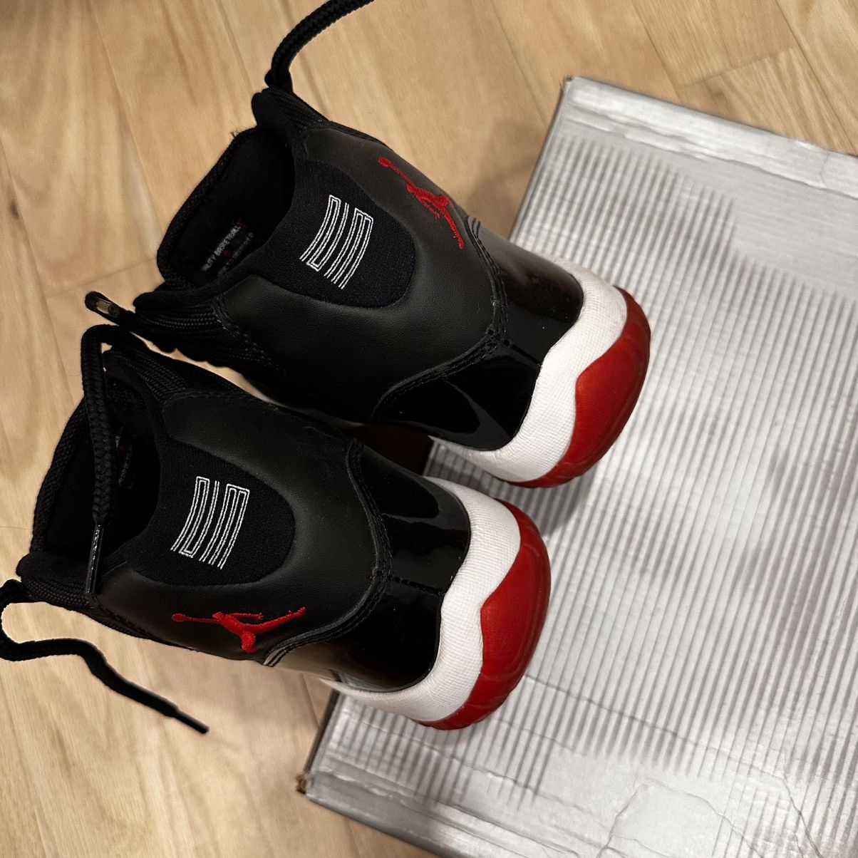 Jordan Brand Air Jordan 11 bred Size US 8.5 / EU 41-42 - 4 Thumbnail