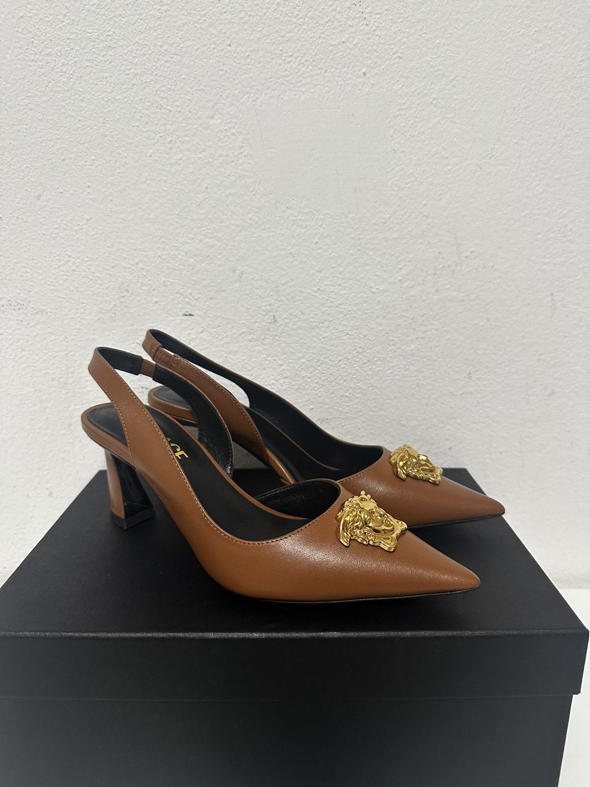 Versace Versace Medusa Slingback Pumps Size US 6 / IT 36 - 1 Thumbnail