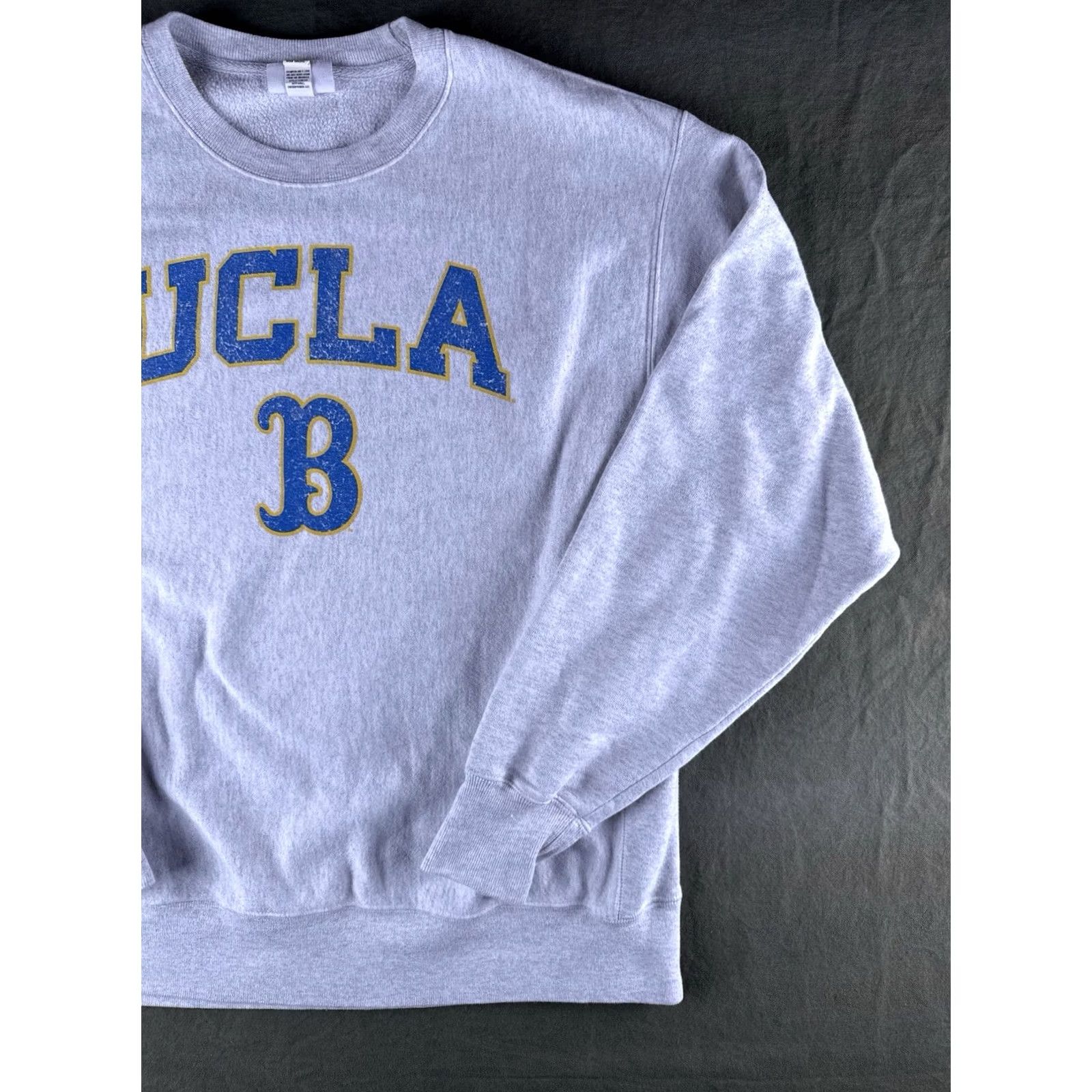 Champion Champion UCLA Bruins Reverse Weave Crewneck Sweatshirt Gray Large Men's Size US L / EU 52-54 / 3 - 3 Thumbnail