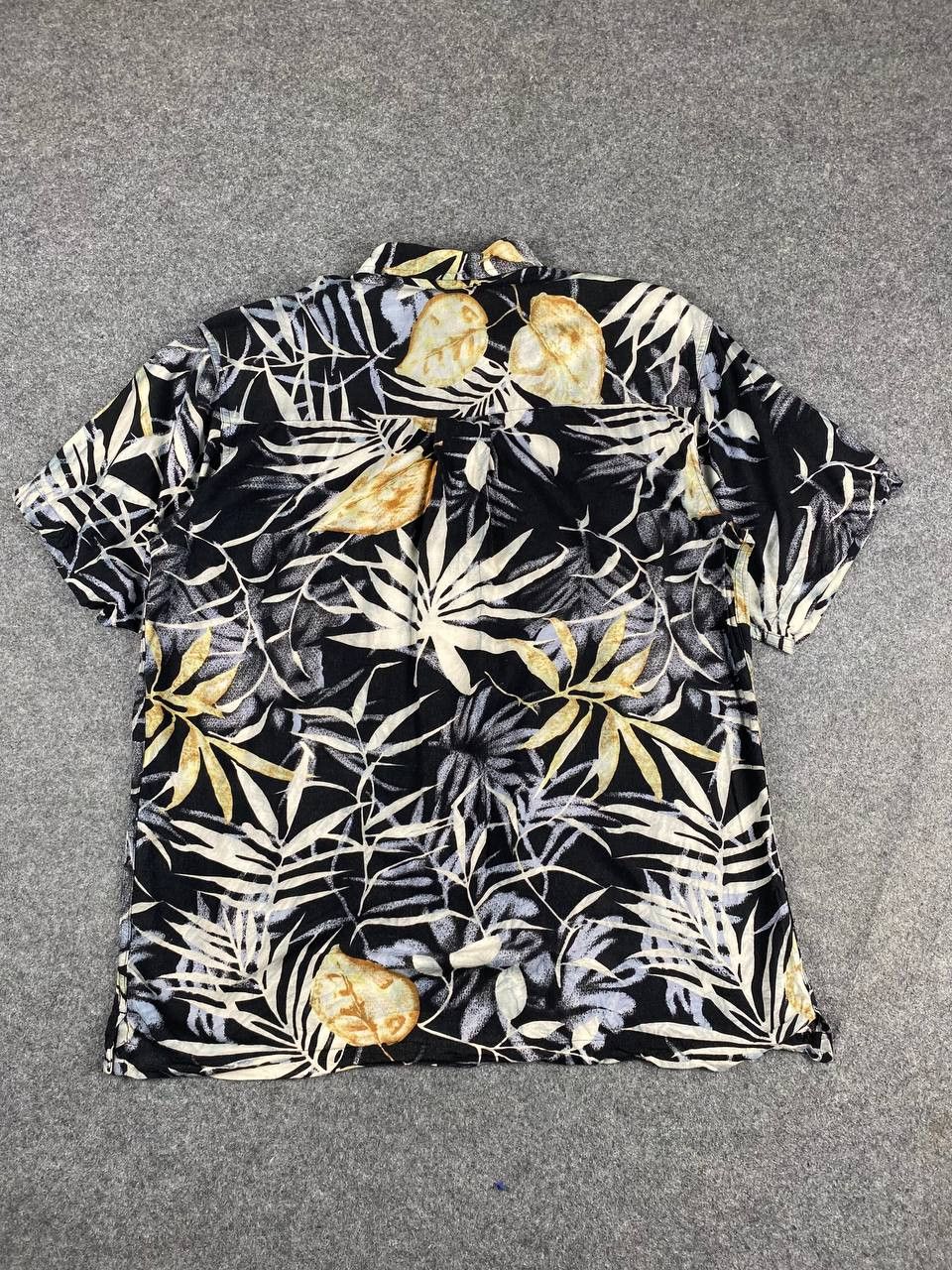 Vintage vintage 100 rayon hawaiian shirt very nice design Size US M / EU 48-50 / 2 - 10 Thumbnail