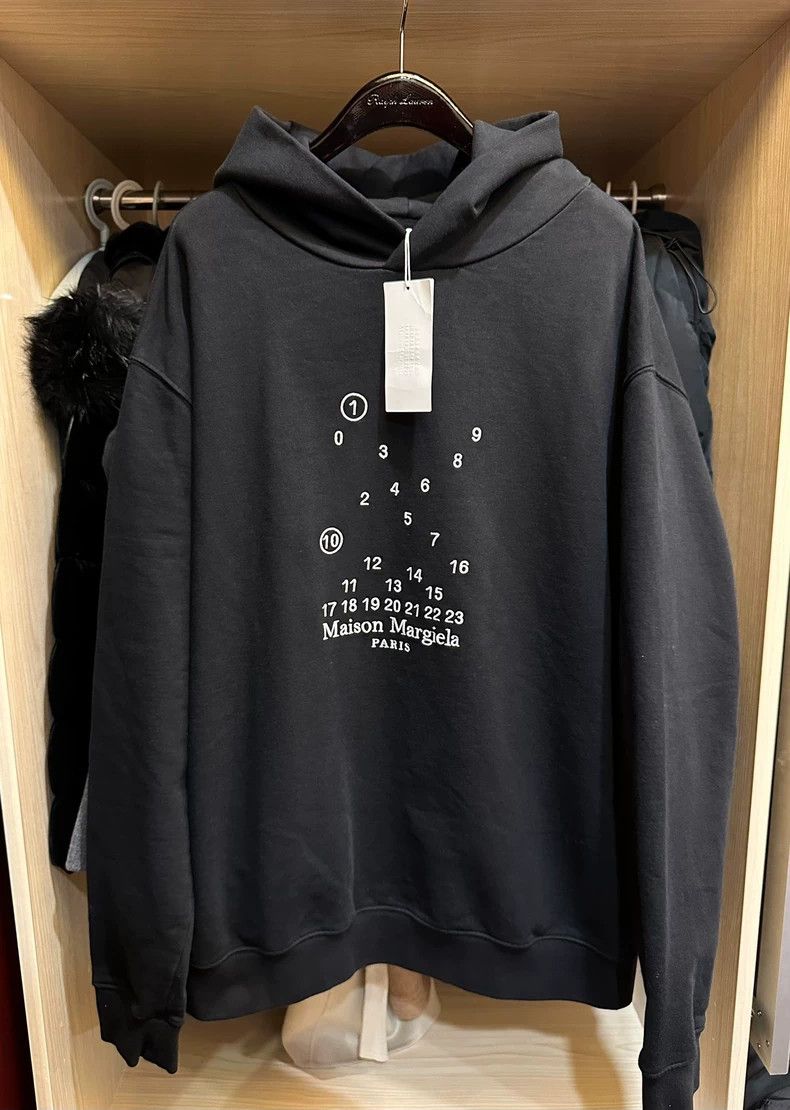Maison Margiela Alphanumeric embroidery logo black wide ver