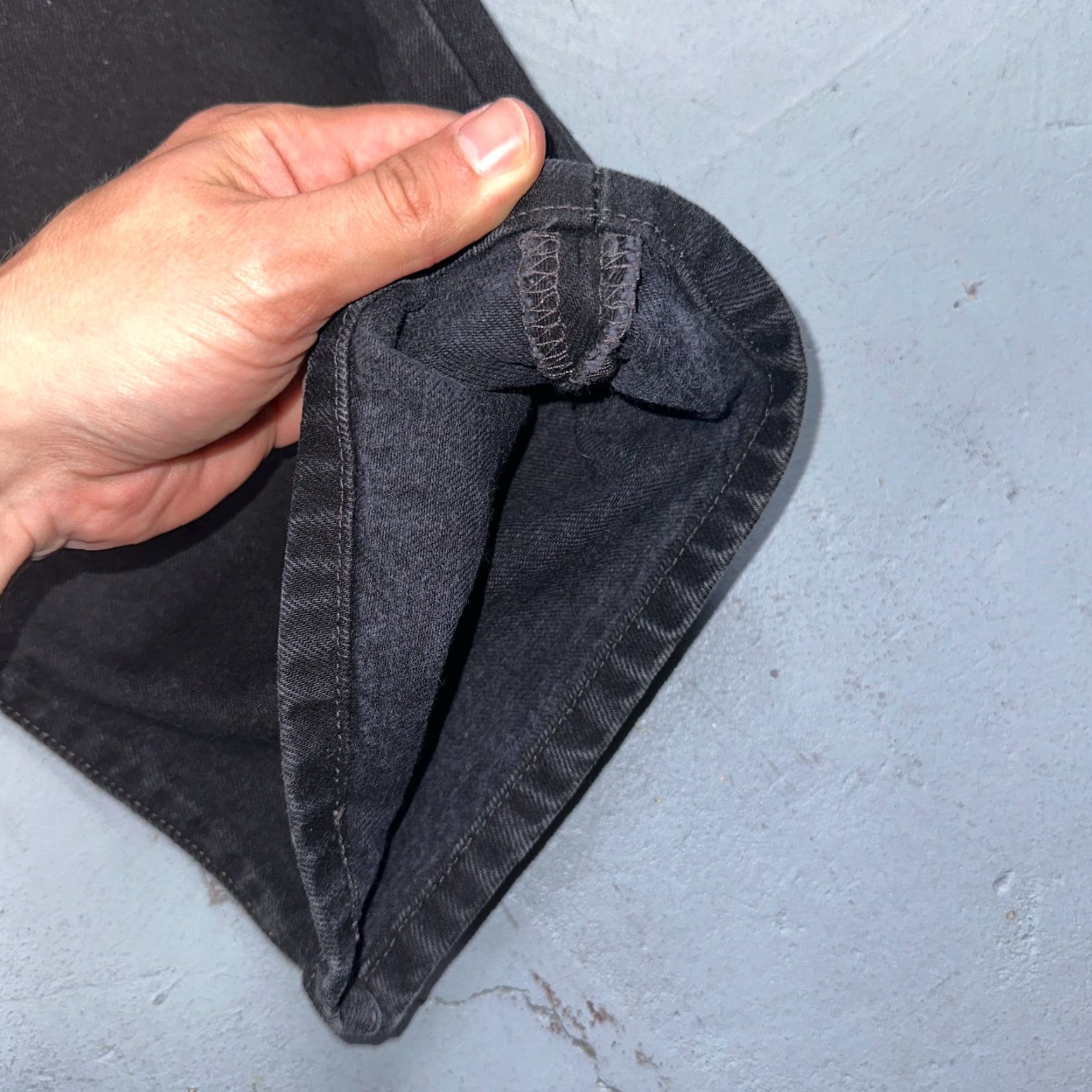 Levi's VINTAGE Levi's 501 Jeans - Black Dark Wash, Straight, Mid Rise, 42x32 - Men - Regular Size - 90s Theme - Button Fly Size US 42 / EU 58 - 4 Thumbnail