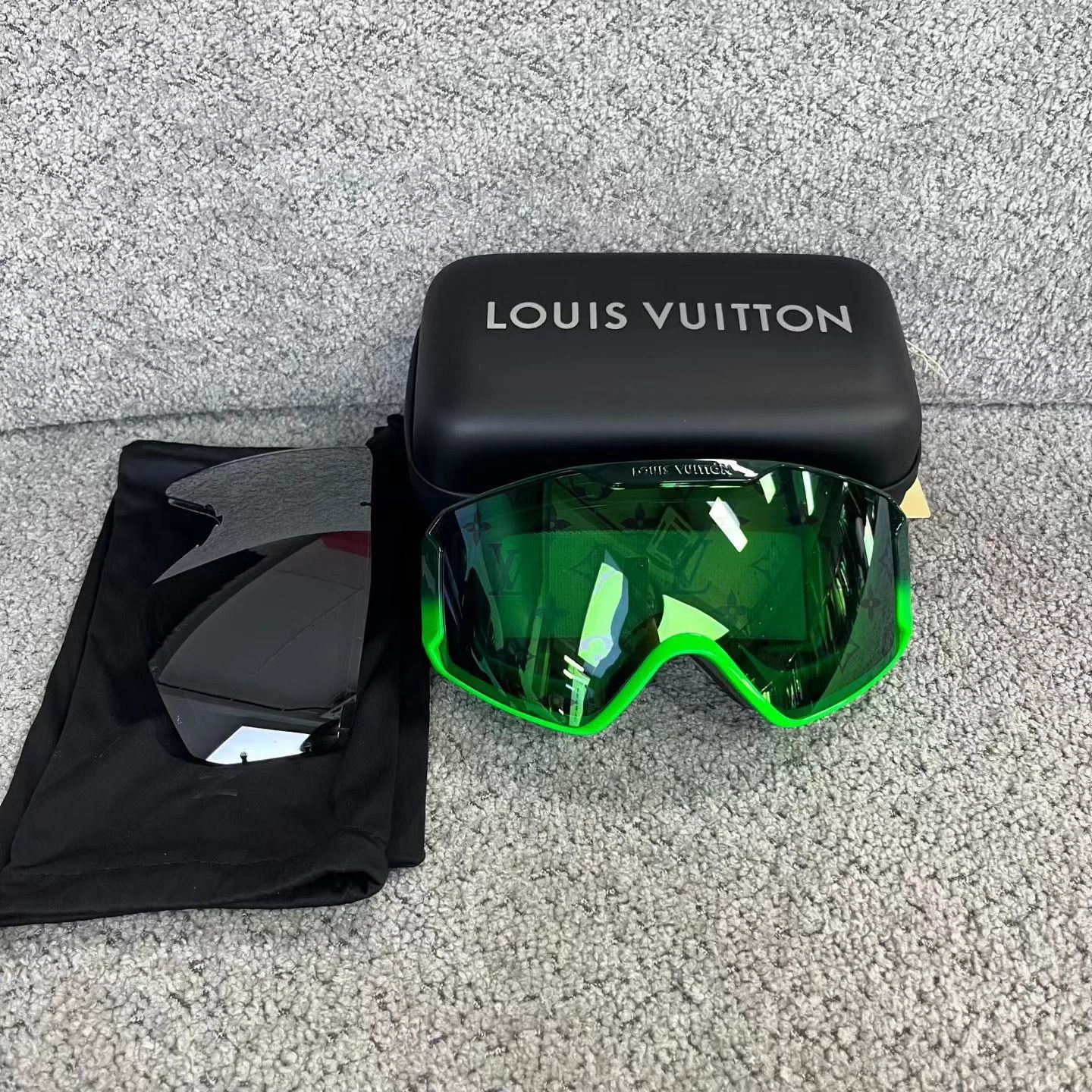 Louis Vuitton LV Green Lens Antifog Logo Ski Goggles Size ONE SIZE - 1 Thumbnail
