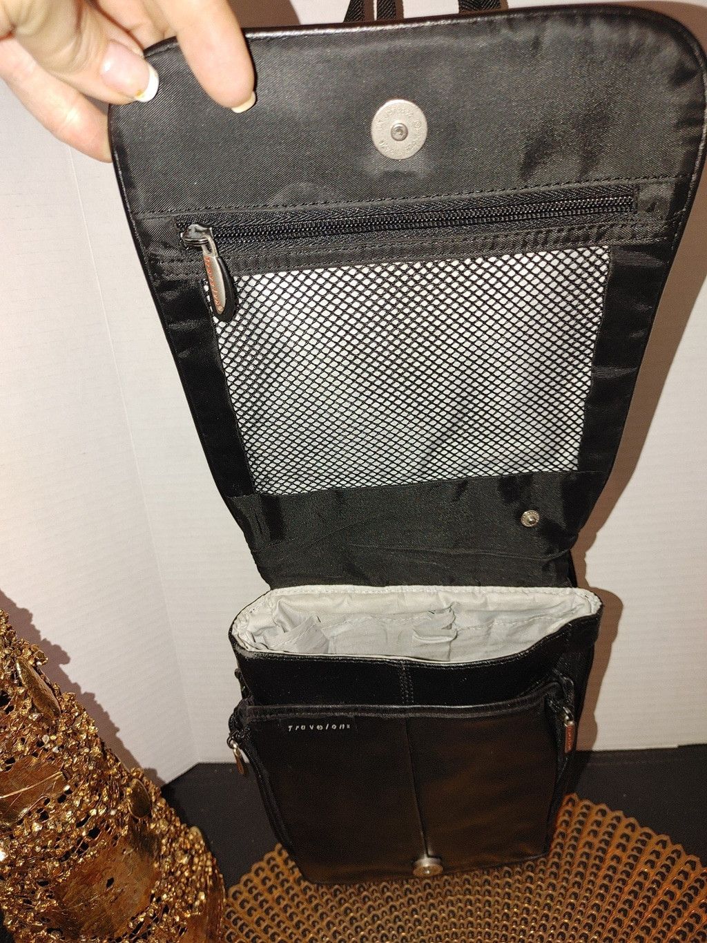 Away Travel Travelon Leather Sling Bag Size ONE SIZE - 4 Thumbnail