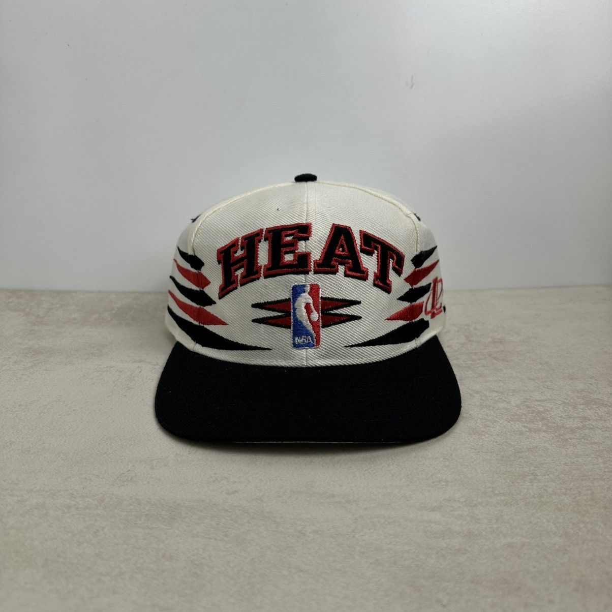 Logo Athletic × NBA × Vintage Vintage 90s Dcut Miami Heat Logo Athletics Hat Size ONE SIZE - 1 Thumbnail