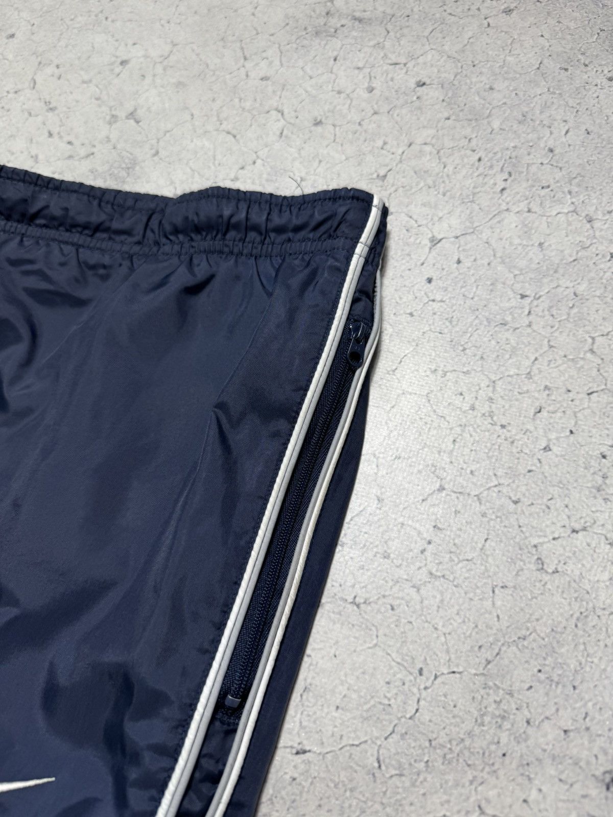 Nike Nike Vintage Nylon Track Pants Swoosh Drill Y2K Navy Size US 30 / EU 46 - 4 Thumbnail