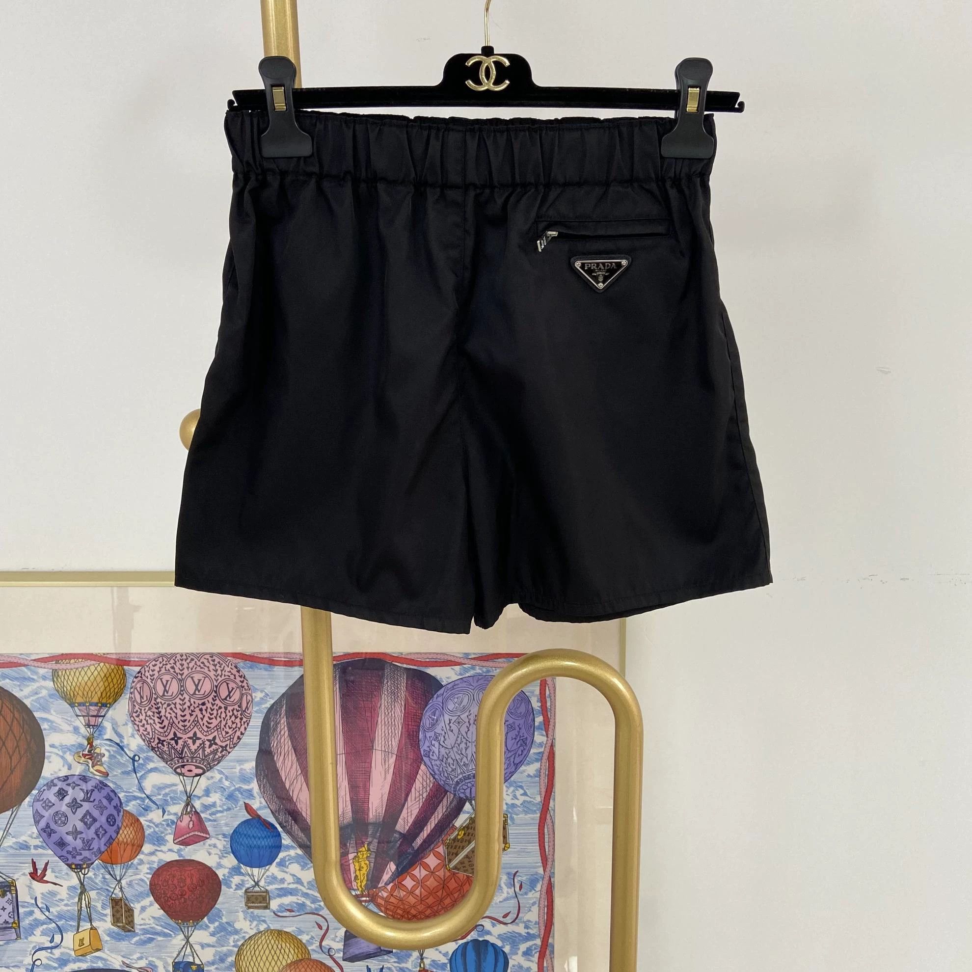 Prada Prada Triangle Logo Black Shorts 36 Size 25" / US 0 / IT 36 - 1 Thumbnail