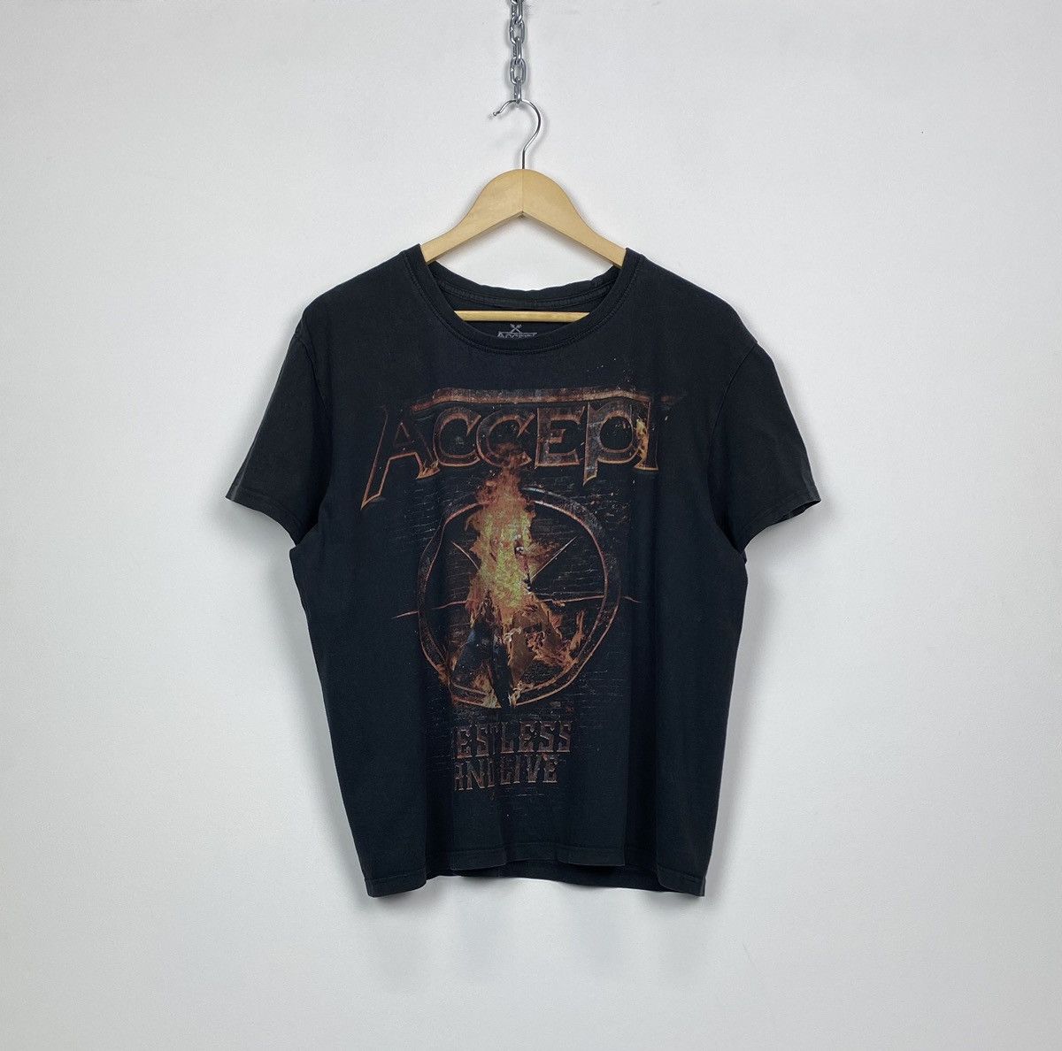 Band Tees Vintage Accept Restless And Live Tour 2017 Rock Band T-shirt Size US L / EU 52-54 / 3 - 1 Thumbnail