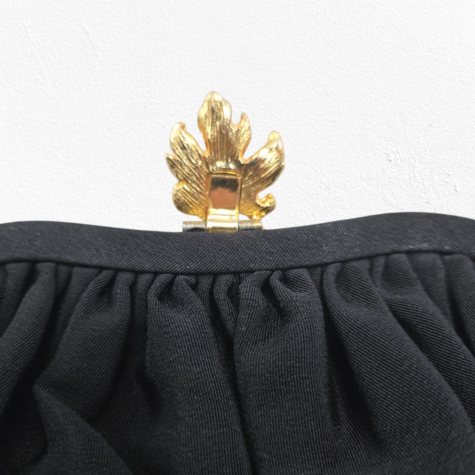 Vintage Vintage 1950s Black Evening Clutch Gold Leaf Clasp Size ONE SIZE - 9 Thumbnail