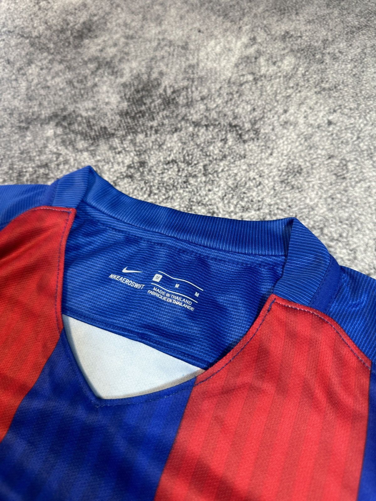 Nike Y2K Vintage Nike Barcelona Soccer Jersey Blokecore Style VTg Size US M / EU 48-50 / 2 - 4 Thumbnail