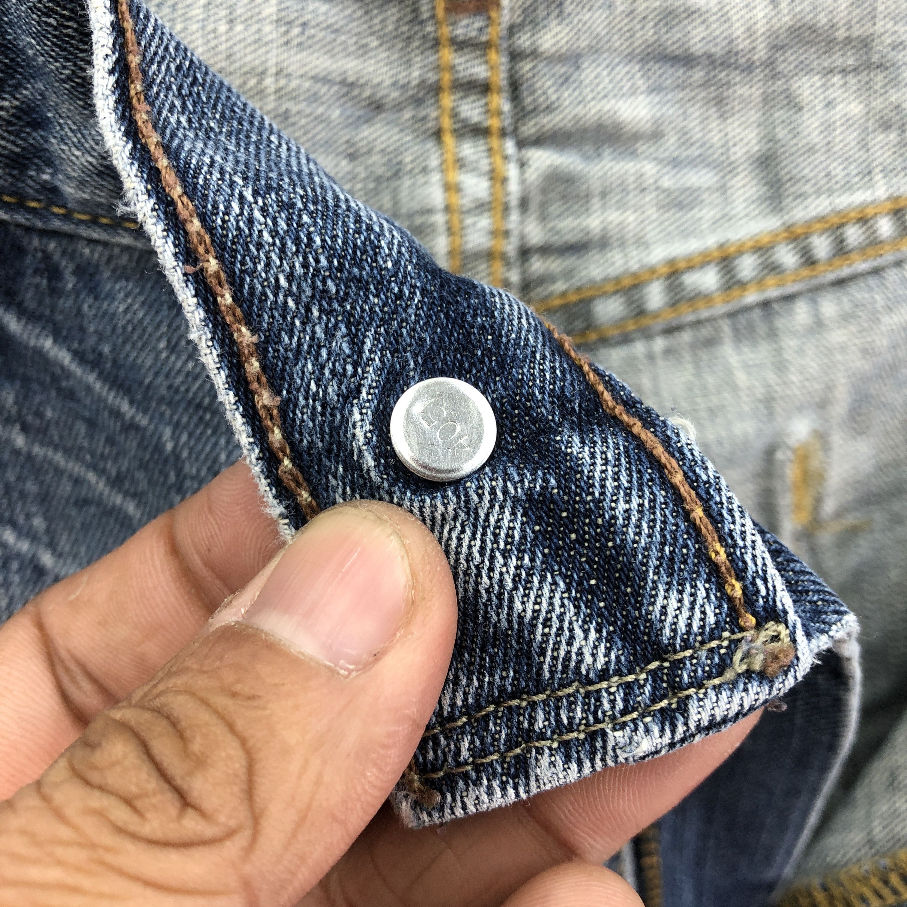 Levi's Vintage Distressed Levis 559 Baggy Jeans Levi's Faded Denim Size US 34 / EU 50 - 7 Thumbnail