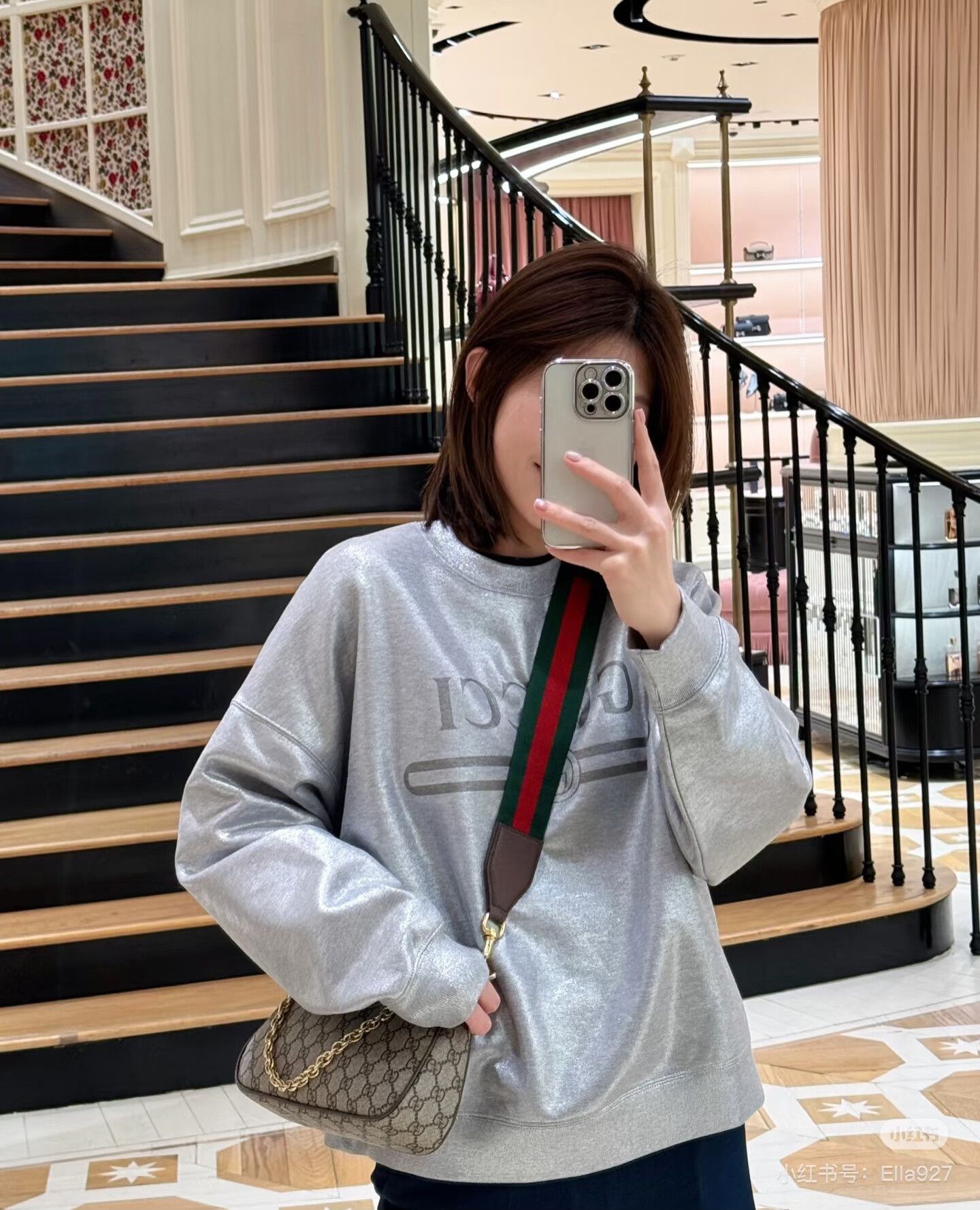 Gucci silver logo sweatshirt by gucci in medium Size US M / EU 48-50 / 2 - 7 Thumbnail