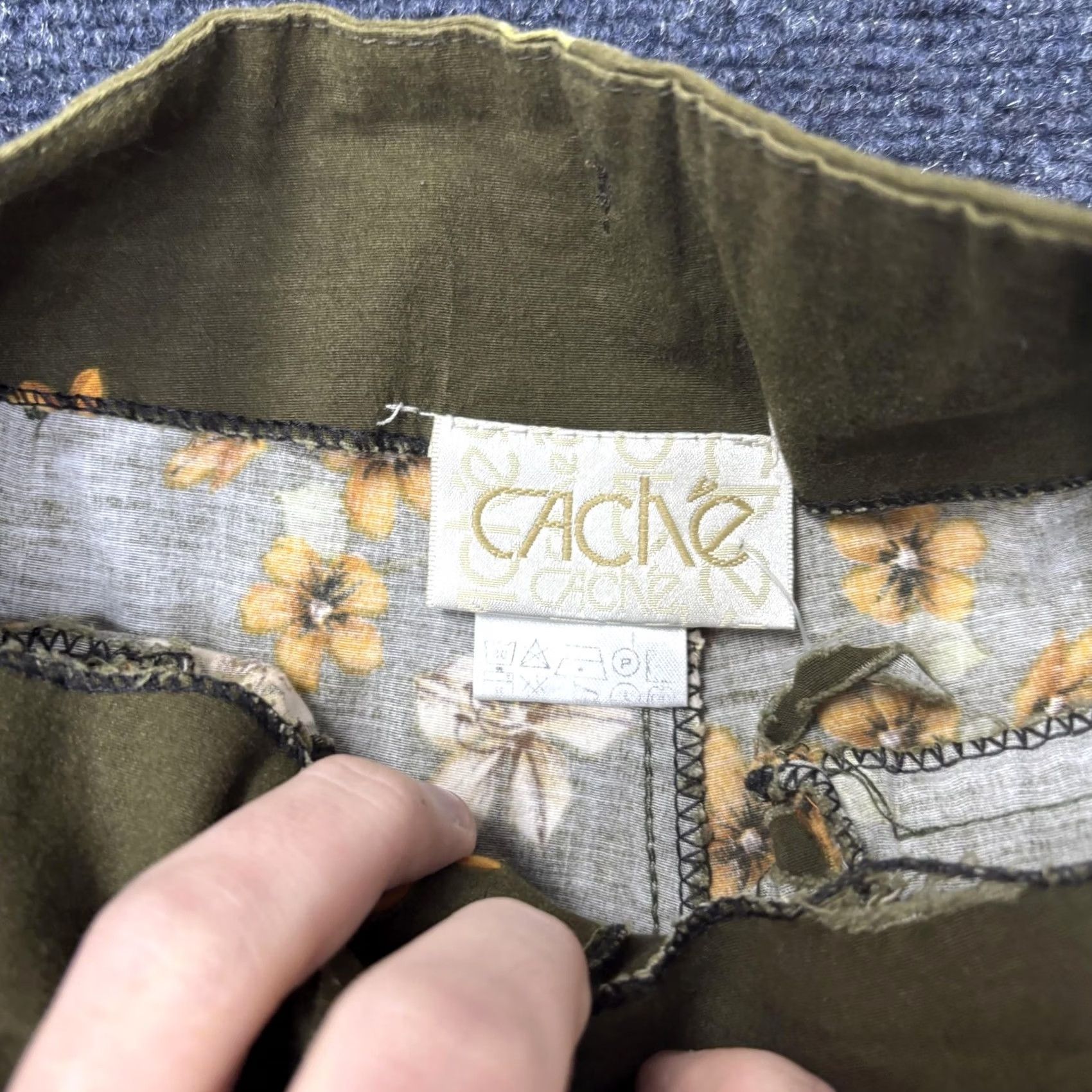 Vintage Vintage Cache Pants Womens 26x19 Green Floral Cropped Straight Leg Capri Pockets - Capris, Floral, Green, Vintage, Casual, Women, XS? Size 28" / US 6 / IT 42 - 3 Thumbnail