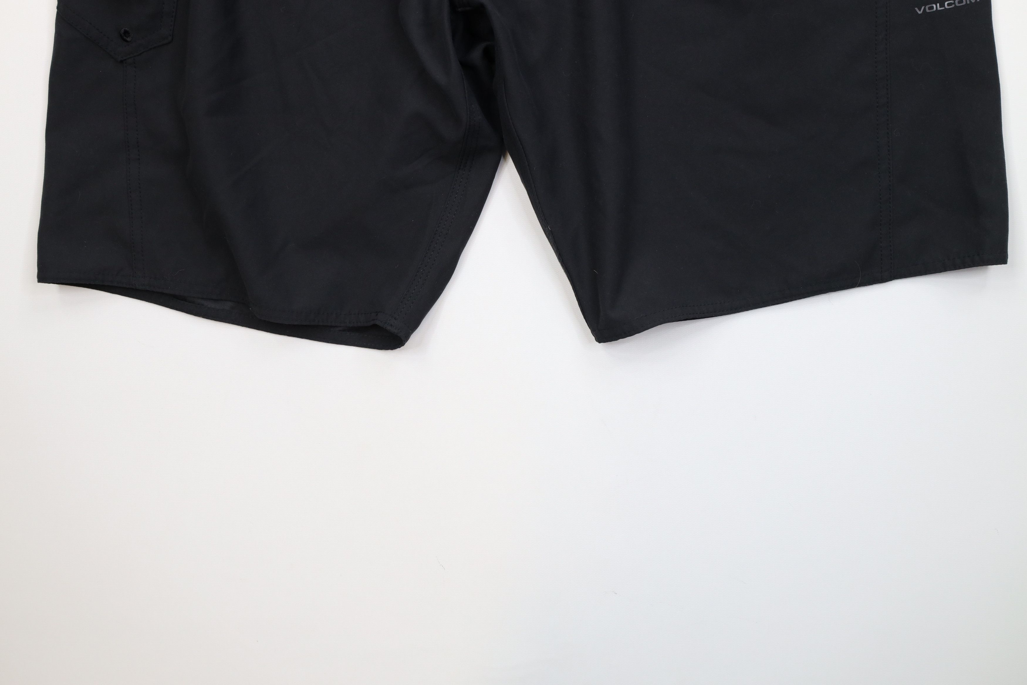 Volcom Vintage Y2K Volcom Surfing Spell Beach Board Shorts Black Size US 42 / EU 58 - 4 Thumbnail