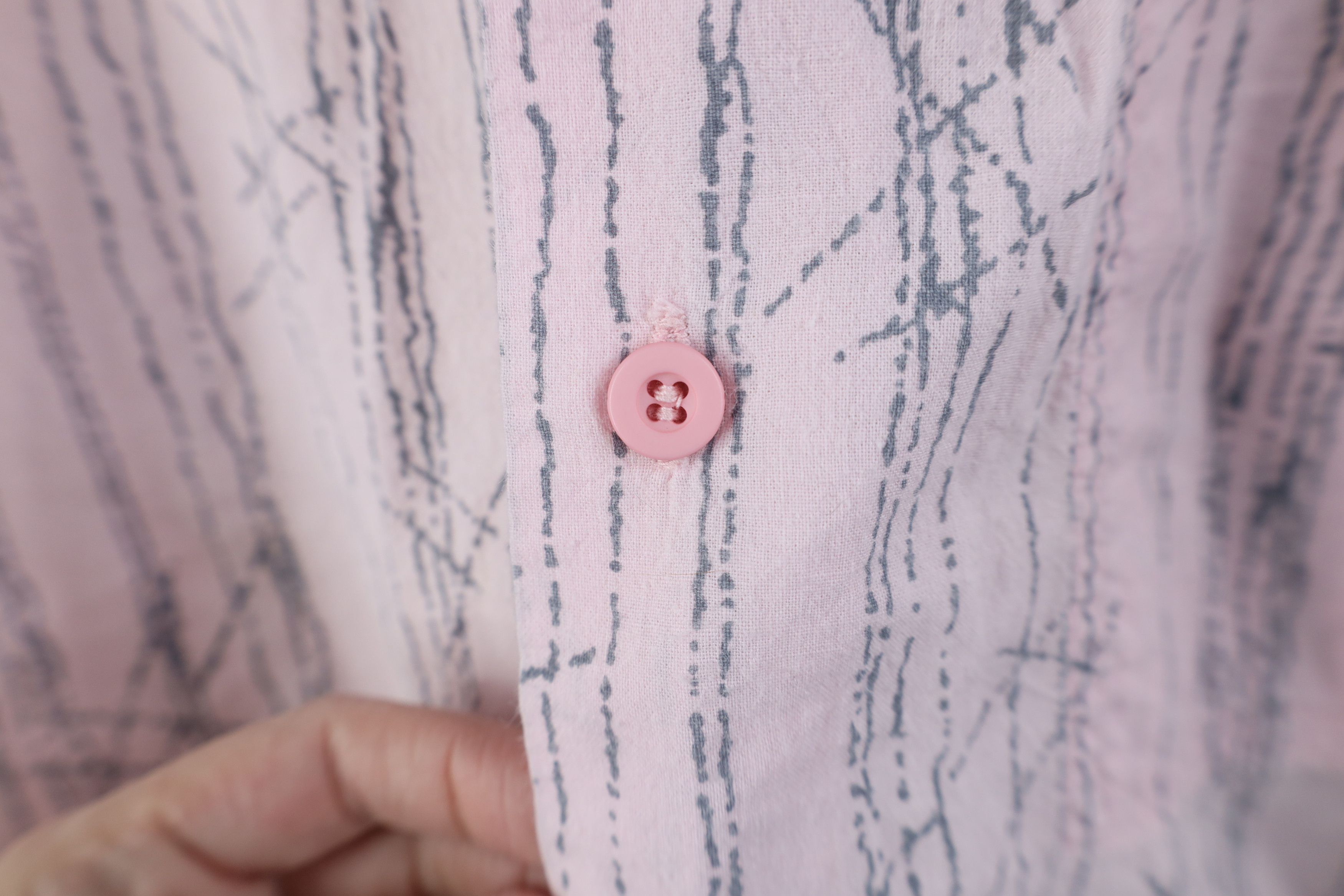 Vintage Vintage 90s Streetwear Abstract Surf Button Shirt Pink USA Size US L / EU 52-54 / 3 - 8 Thumbnail