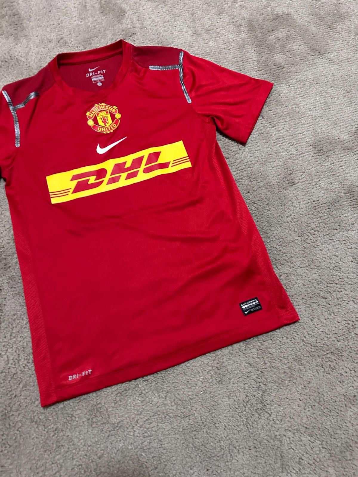 Nike MANCHESTER UNITED 2013/14 PREMATCH TRAINING FOOTBALL SHIRT Size US XL / EU 56 / 4 - 2 Thumbnail