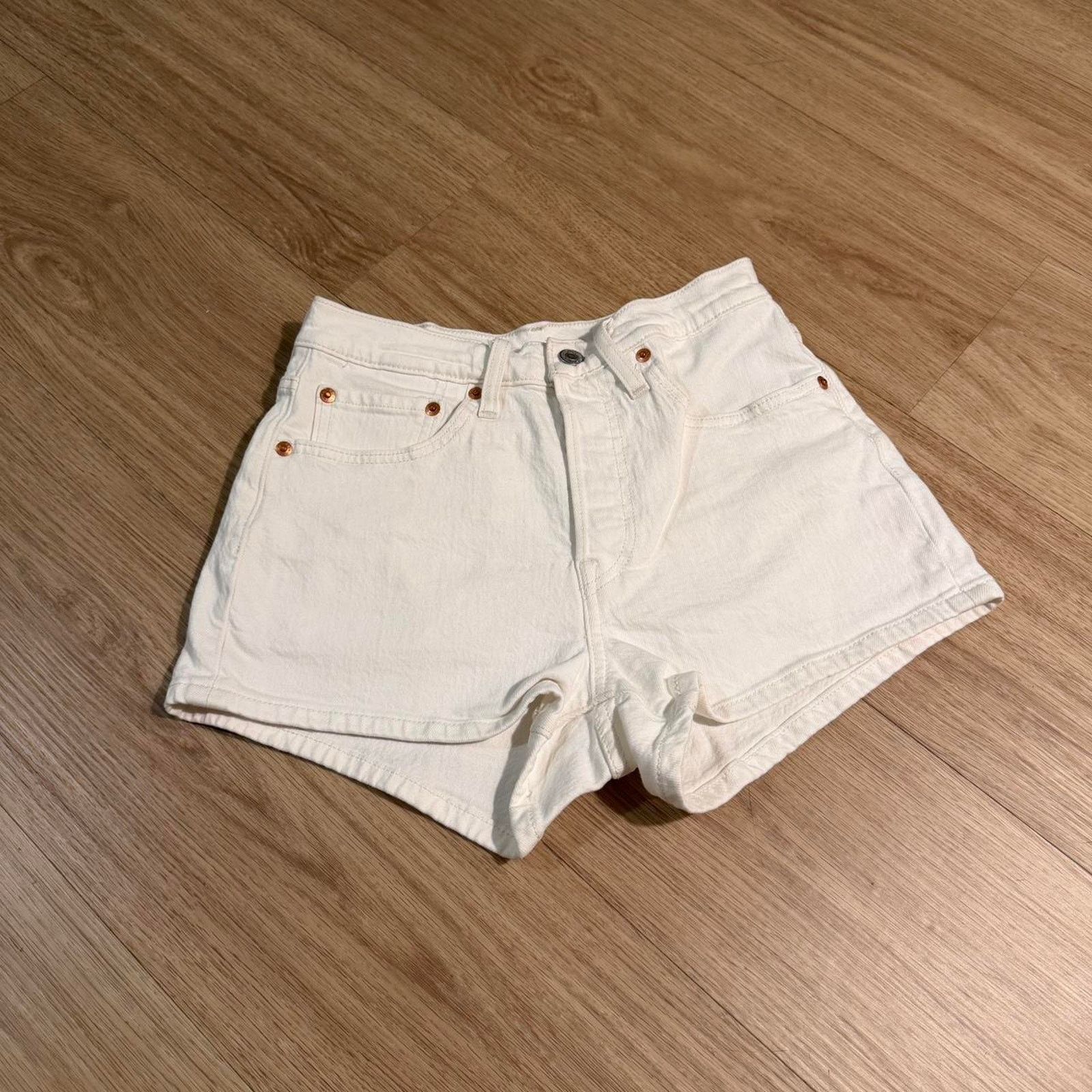 Levi's Levis white 501 denim shorts Size 26" / US 2 / IT 38 - 1 Thumbnail