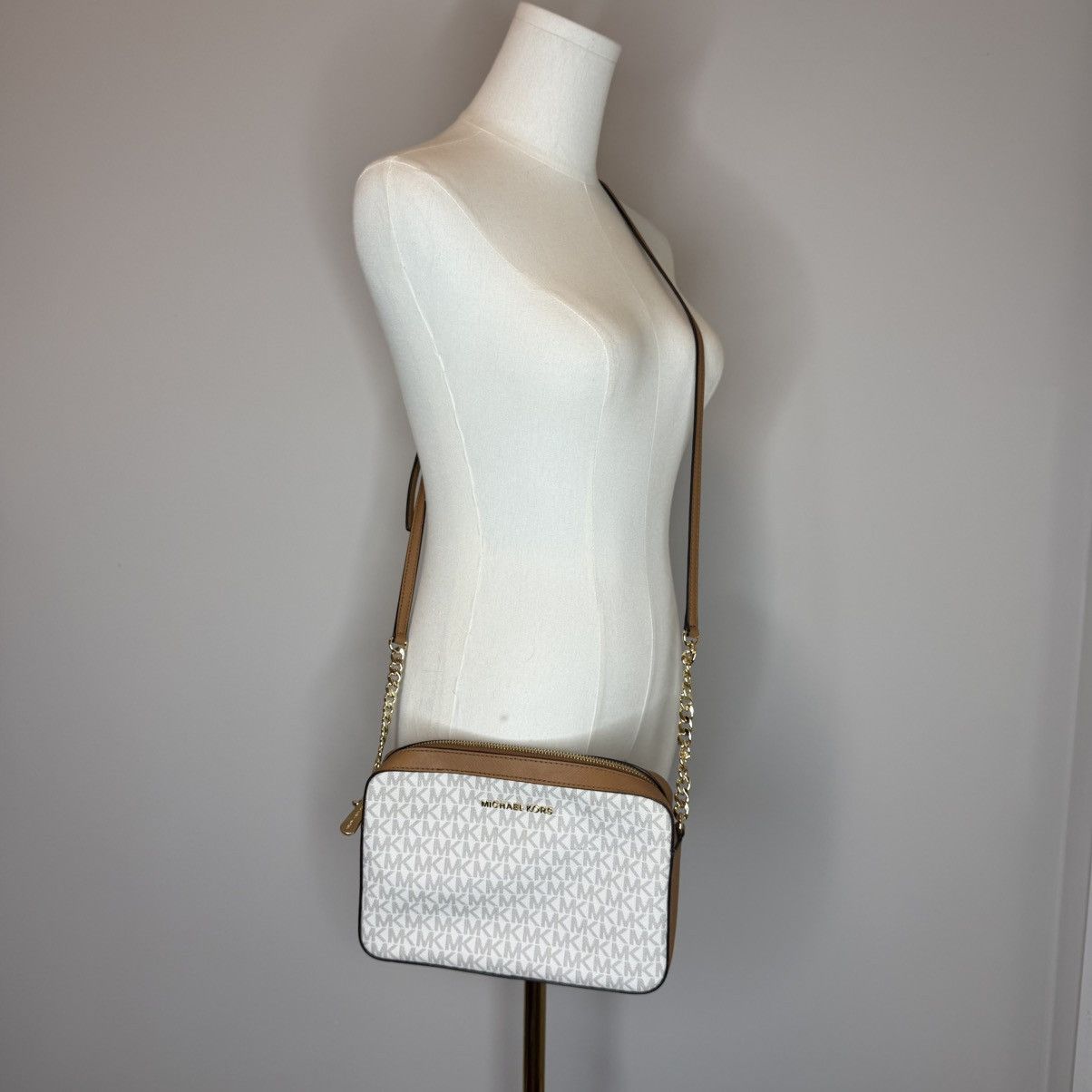 Michael Kors Michael Kors Jet Set Large Logo Crossbody Bag Purse Vanilla Size ONE SIZE - 10 Thumbnail