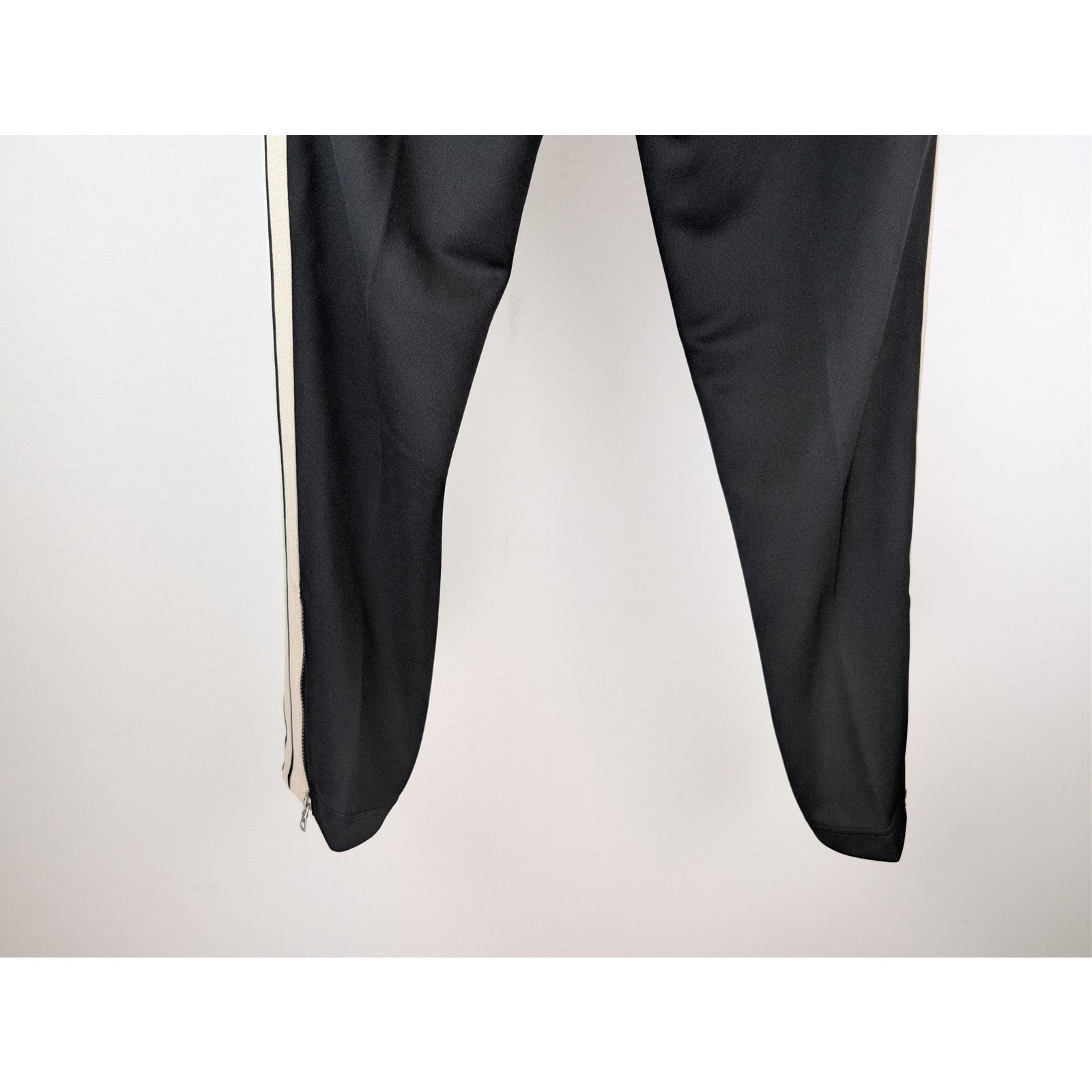 Moncler × Palm Angels o1rshd1 Sweat Bottoms Track Pants in Black / White Size US 30 / EU 46 - 12 Thumbnail